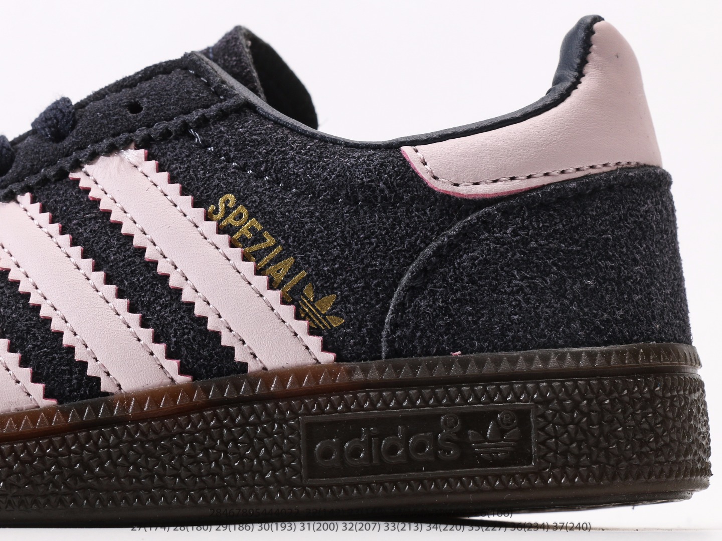 图片[7]-AD德训三代儿童休闲鞋22-37码 优质的面料，质感满分💯橡胶耐磨防滑大底，脚感超赞👍🏻额外附赠一对鞋带扣，穿脱更加方便✌🏻.-选品中心