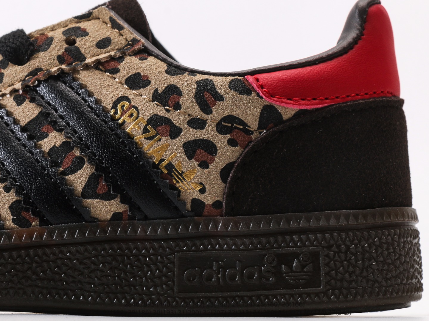 图片[7]-AD德训三代儿童休闲鞋22-37码 优质的面料，质感满分💯橡胶耐磨防滑大底，脚感超赞👍🏻额外附赠一对鞋带扣，穿脱更加方便✌🏻.-选品中心