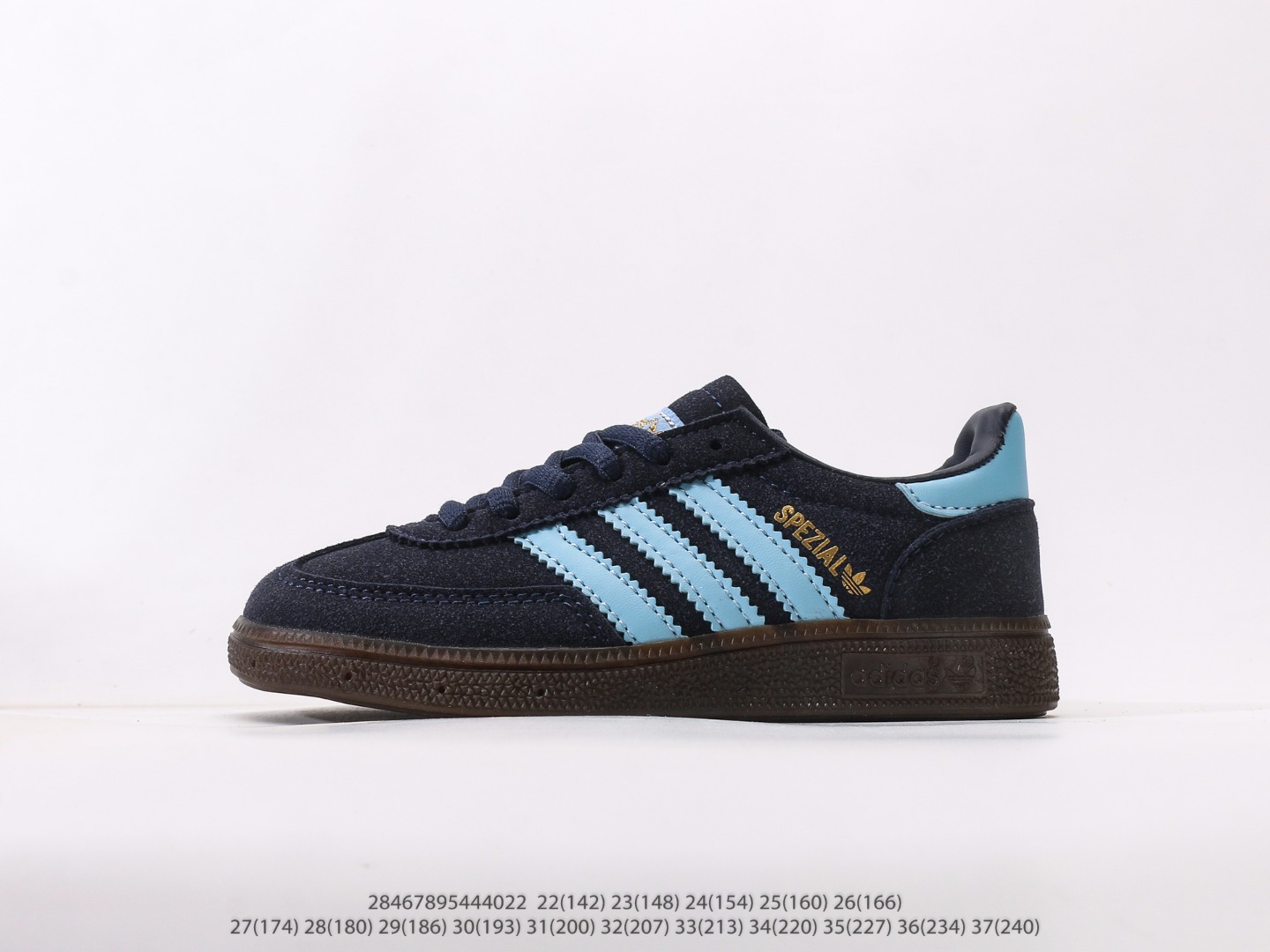 AD德训三代儿童休闲鞋22-37码 优质的面料，质感满分💯橡胶耐磨防滑大底，脚感超赞👍🏻额外附赠一对鞋带扣，穿脱更加方便✌🏻.-选品中心