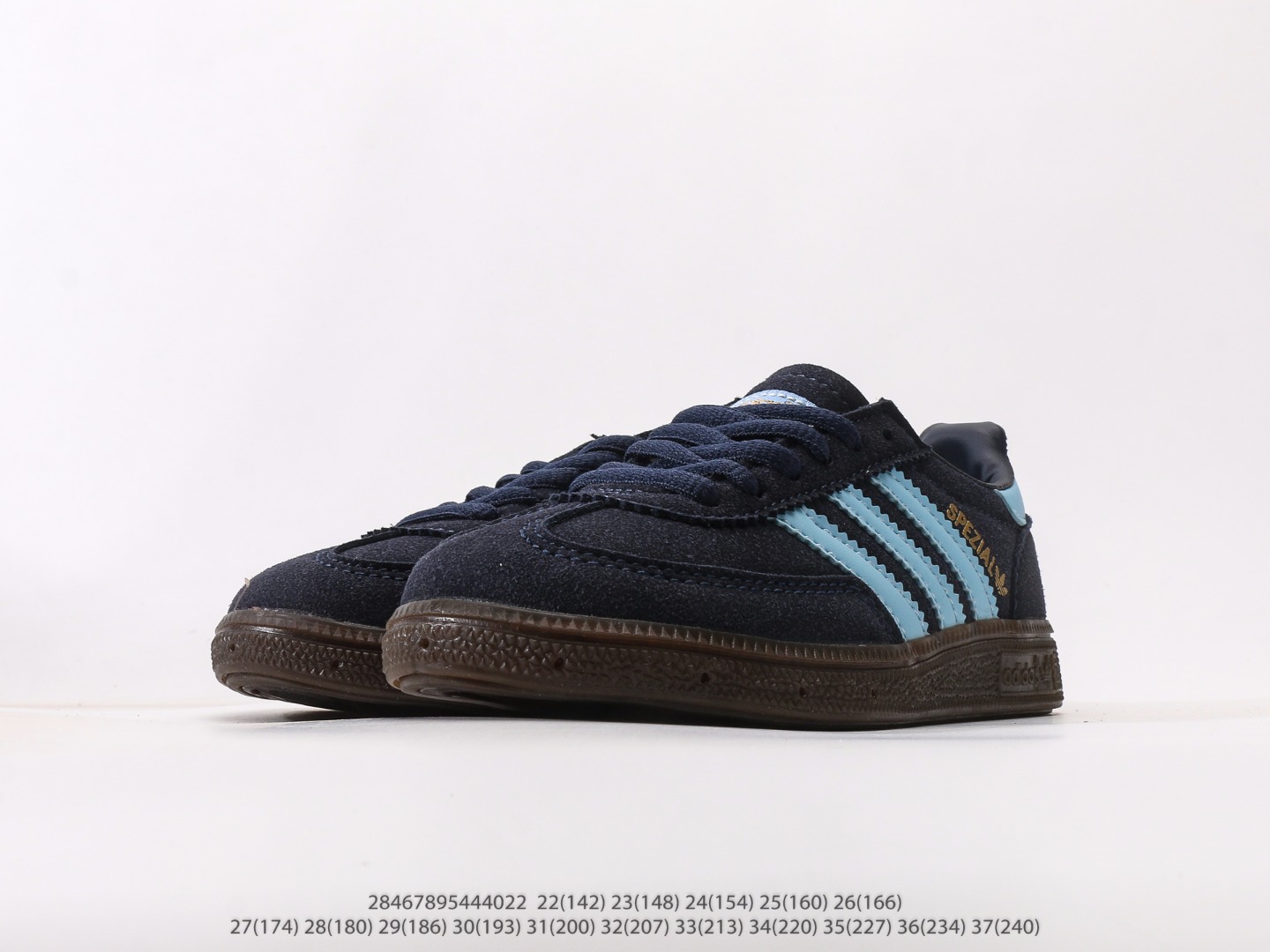 图片[5]-AD德训三代儿童休闲鞋22-37码 优质的面料，质感满分💯橡胶耐磨防滑大底，脚感超赞👍🏻额外附赠一对鞋带扣，穿脱更加方便✌🏻.-选品中心