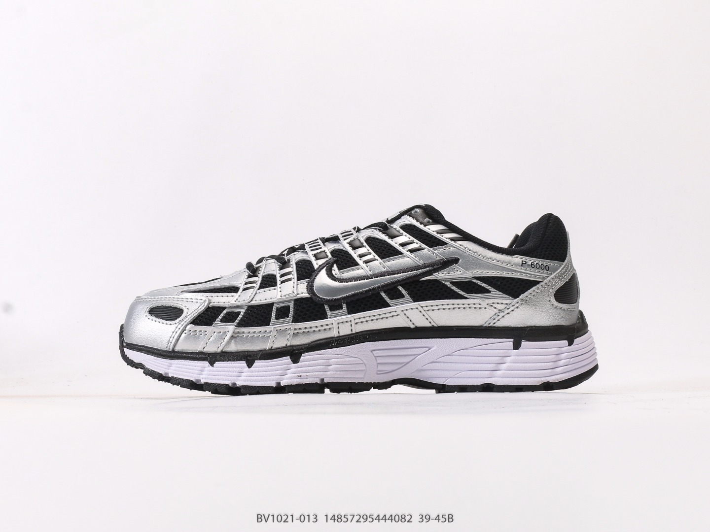 耐克NK P-6000 追梦太空 黑蓝复古科技个性老爹鞋P-6000 灵感来源于 Pegasus 25 和 Pegasus 2006,并在设计中将这两种鞋款相互杂糅.该鞋款鞋面采用纵横交错的覆面,重现 2000 年代跑鞋风格,同时搭配缓震鞋垫,带来舒适的步履体验 货号:BV1021-013#14857295444082