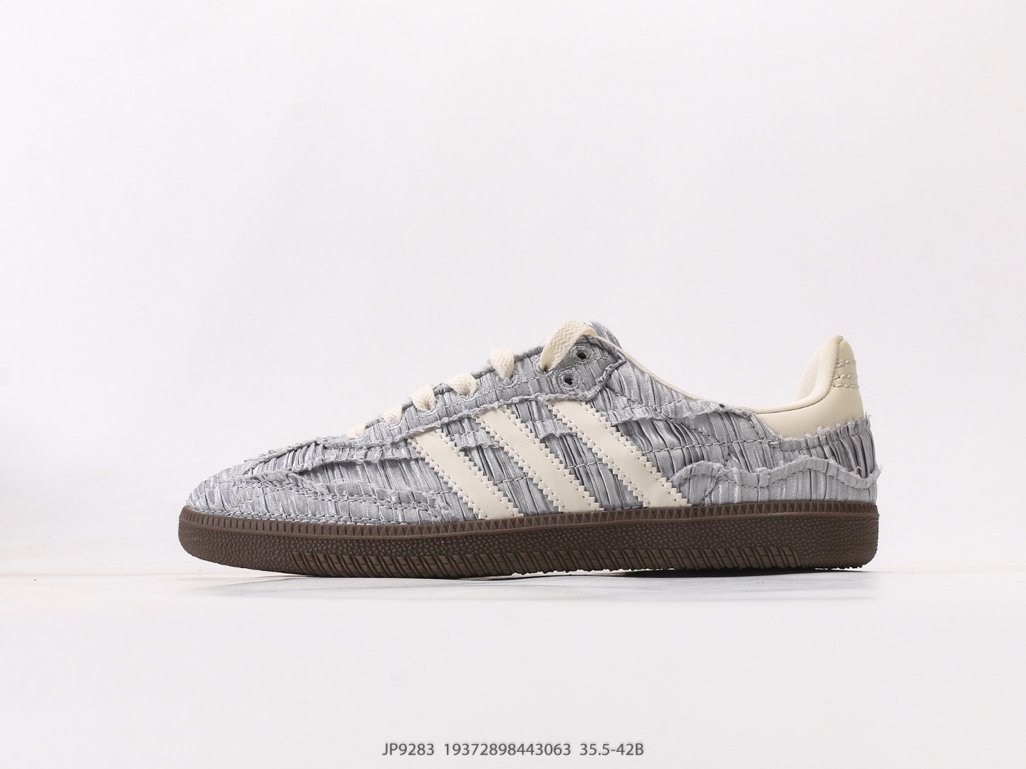 阿迪达斯Caroline Hu x Adidas Originals Samba OG 舒适百搭 防滑耐磨 低帮 阿迪达斯板鞋少女心十足 细节点缀更是非常巧妙 充满趣味性两副鞋带 可替换使用或花式系带 根据服饰的色彩随意切换造型 2⁄3 371⁄3 38 382⁄3 391⁄3 40 402⁄3 411⁄3 42 货号JP9293#19372898443063