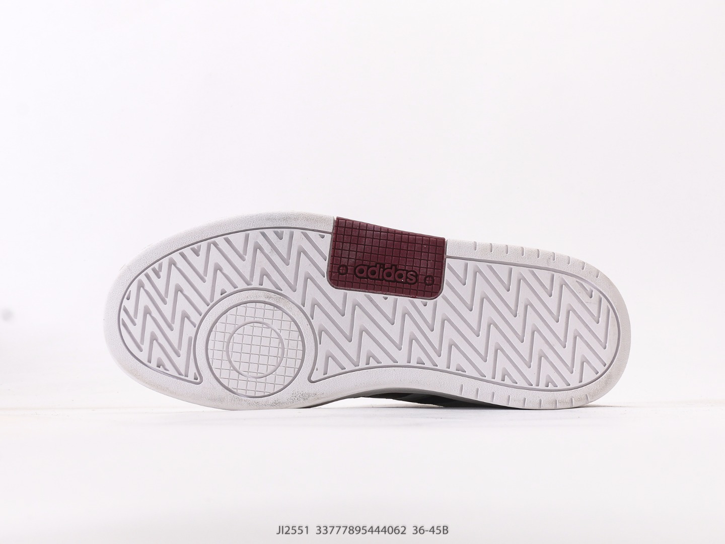 💰140  
阿迪达斯Adidas「小锯齿」D-PAD CLASSIC休闲美高风篮球板鞋男女阿迪达斯 D-PAD 运动休闲鞋 柔软合成革面料易打理，舒适质感简约潮搭，美观有型。圆弧舒适鞋头，宽敞不挤脚，行走无压力，舒适一整天。舒适后跟，稳固后跟贴合脚部。柔软内里，柔软贴合不磨脚。標準剪裁，鞋帶設計，皮革鞋身，橡膠鞋頭，編物襯裡，橡膠外底
尺码：36 36⅔ 37⅓ 38 38⅔ 39⅓ 40 40⅔ 41⅓ 42 42⅔ 43⅓ 44 45 
货号：JI2551 #33777895444062