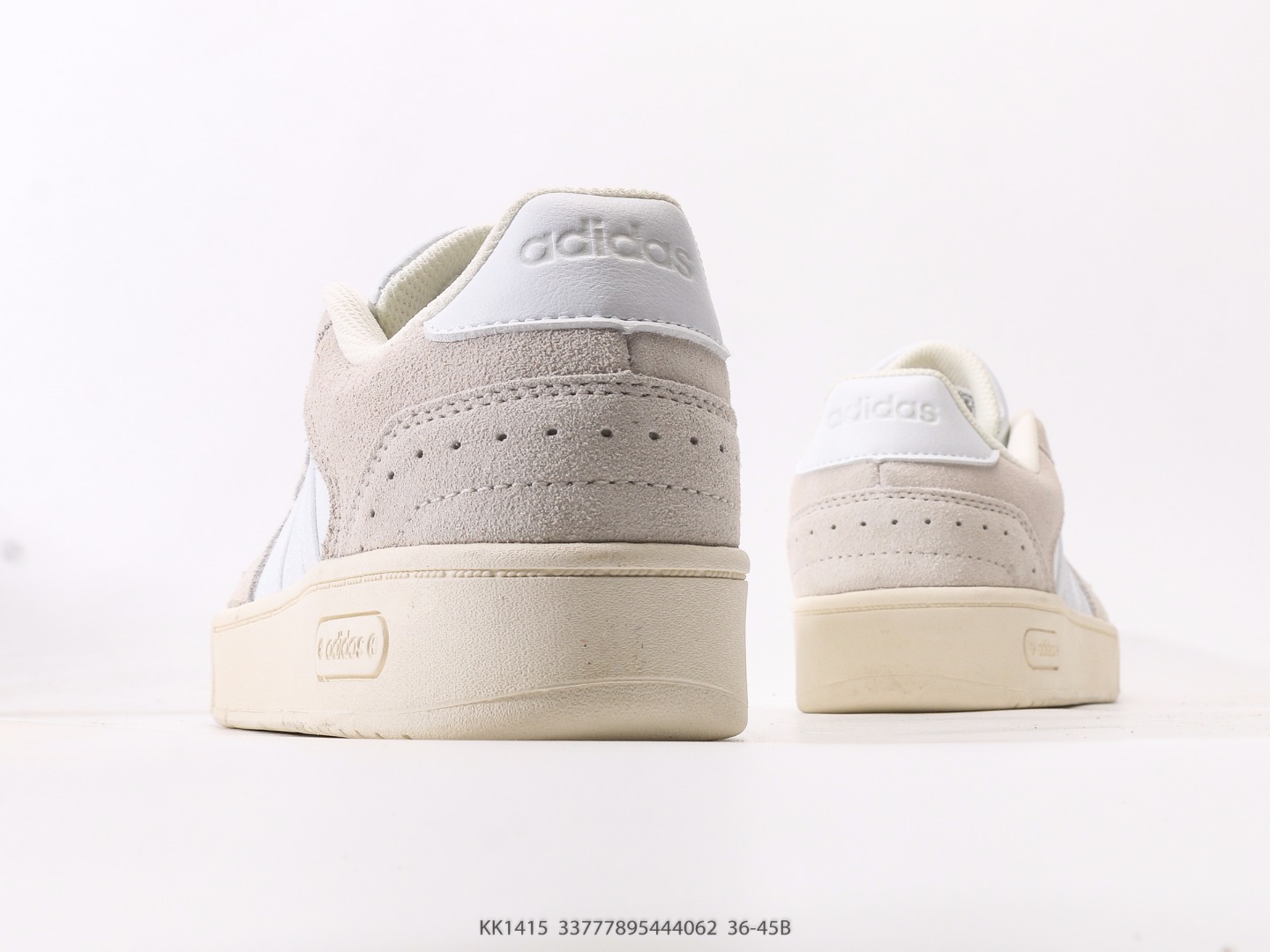 💰140  
阿迪达斯Adidas「小锯齿」D-PAD CLASSIC休闲美高风篮球板鞋男女阿迪达斯 D-PAD 运动休闲鞋 柔软合成革面料易打理，舒适质感简约潮搭，美观有型。圆弧舒适鞋头，宽敞不挤脚，行走无压力，舒适一整天。舒适后跟，稳固后跟贴合脚部。柔软内里，柔软贴合不磨脚。標準剪裁，鞋帶設計，皮革鞋身，橡膠鞋頭，編物襯裡，橡膠外底
尺码：36 36⅔ 37⅓ 38 38⅔ 39⅓ 40 40⅔ 41⅓ 42 42⅔ 43⅓ 44 45 
货号：KK1415 #33777895444062