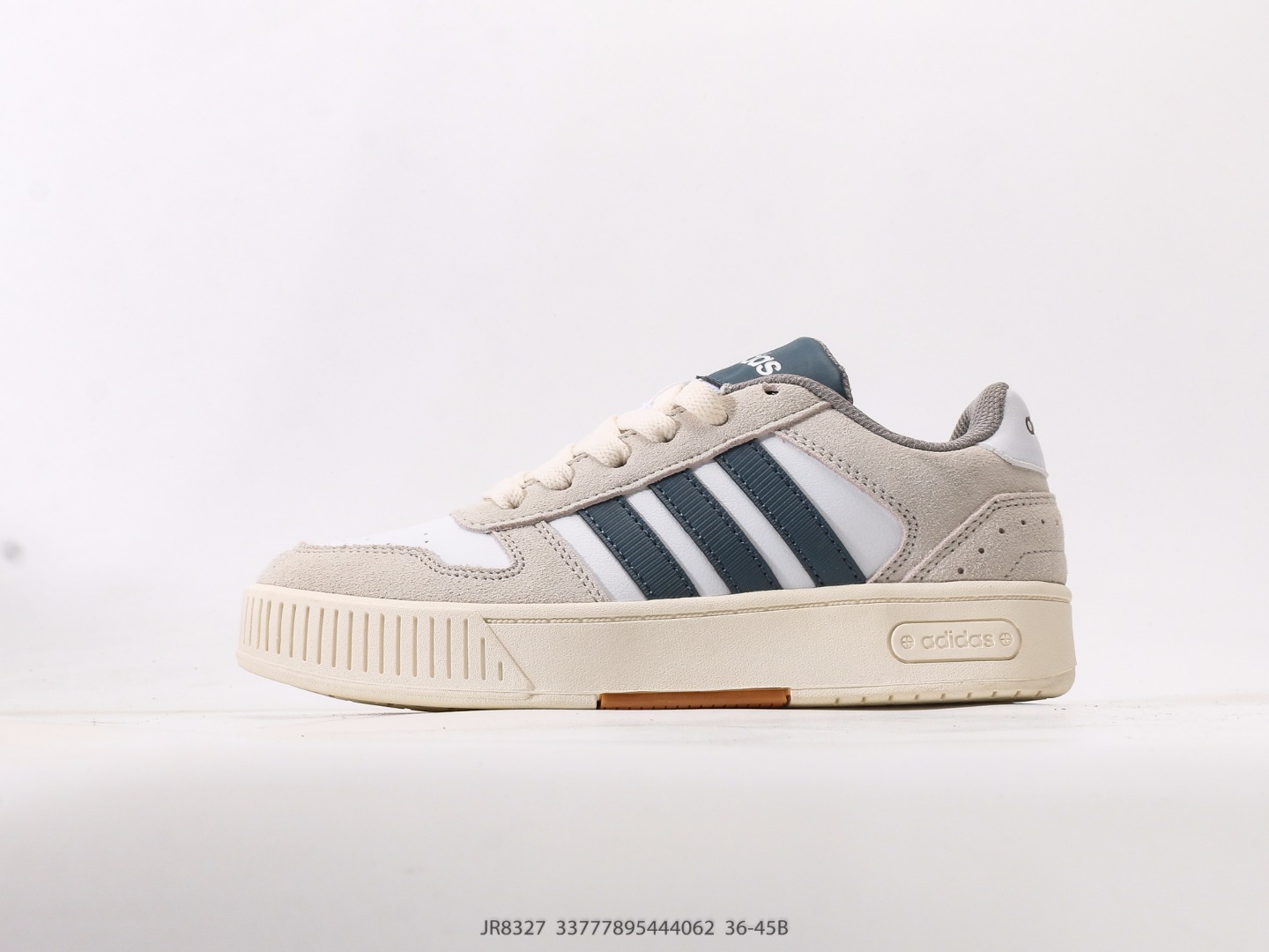 💰140  
阿迪达斯Adidas「小锯齿」D-PAD CLASSIC休闲美高风篮球板鞋男女阿迪达斯 D-PAD 运动休闲鞋 柔软合成革面料易打理，舒适质感简约潮搭，美观有型。圆弧舒适鞋头，宽敞不挤脚，行走无压力，舒适一整天。舒适后跟，稳固后跟贴合脚部。柔软内里，柔软贴合不磨脚。標準剪裁，鞋帶設計，皮革鞋身，橡膠鞋頭，編物襯裡，橡膠外底
尺码：36 36⅔ 37⅓ 38 38⅔ 39⅓ 40 40⅔ 41⅓ 42 42⅔ 43⅓ 44 45 
货号：JR8327#33777895444062