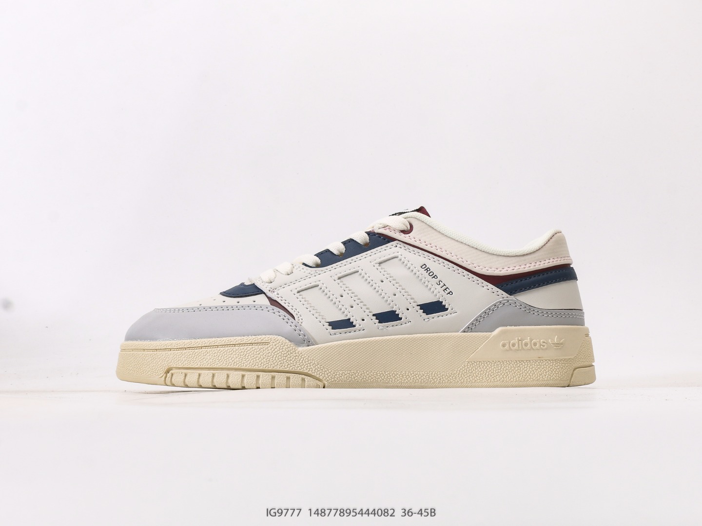 💰150  
阿迪达斯阿迪达斯 ADIDAS DROP STEP LOW 经典板鞋运动鞋 三叶草新款 校园休闲运动板鞋。adidas Drop Step不断演变，不是只有明星或铁杆球迷才可以穿。采用时尚单色鞋面，搭配复古鞋底。你不必局限于一面。你只要做自己。无论你的风格如何，这款经典鞋力求助你重塑型格。
码数36 36⅔ 37⅓ 38 38⅔ 39⅓ 40 40⅔ 41⅓ 42 42⅔ 43⅓ 44 45 
货号IG9777  #14877895444082