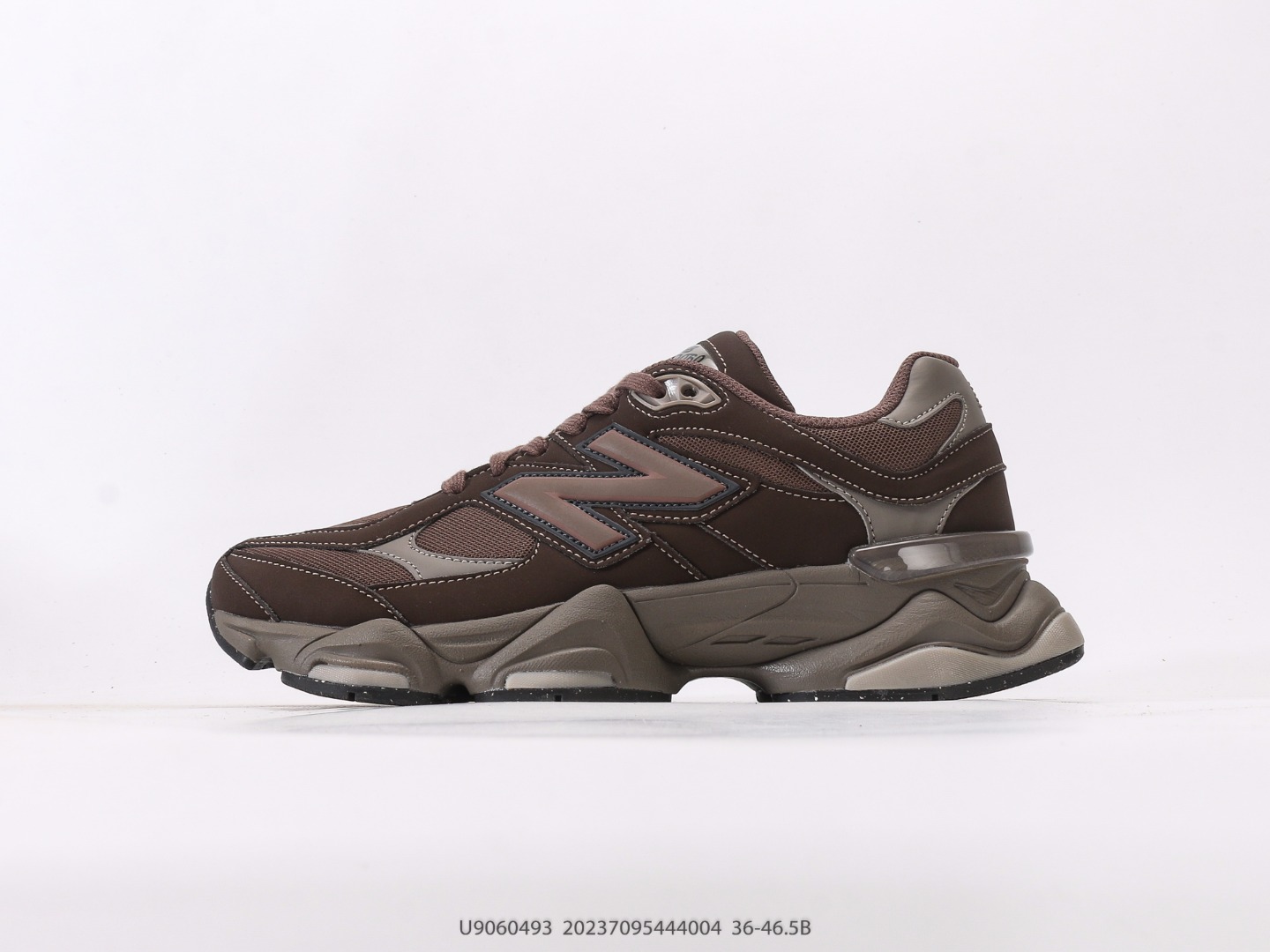 P210 New Balance NB 9060, artículo retro. La parte superior está hecha de paneles dobles y gamuza, con tonos rosa meloc…