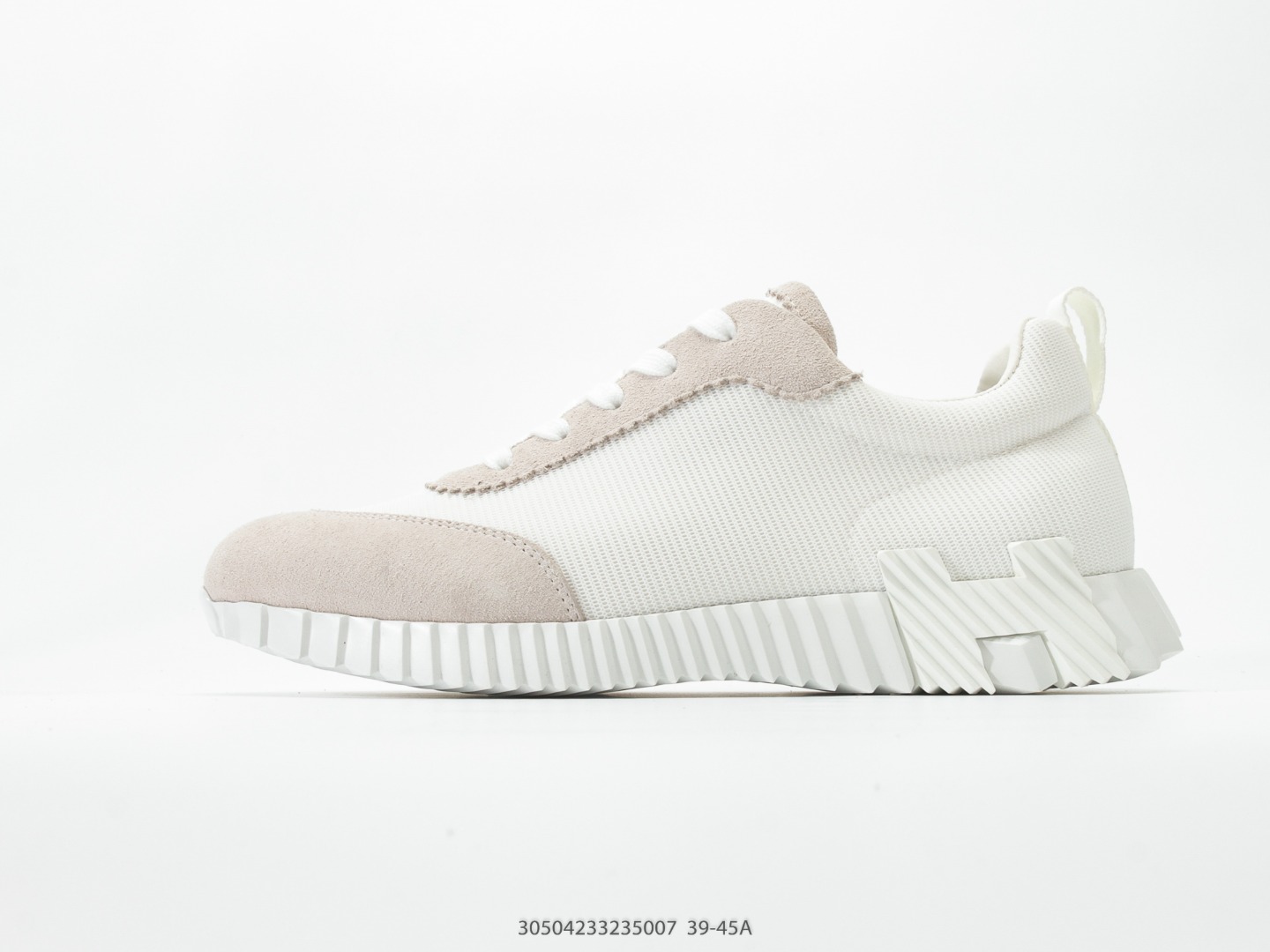 💰360  
爱马仕HERMES  Bouncing 皮革 时尚圆头系带 低帮 生活休闲鞋 情侣款结合高科技帆布与麂皮山羊皮，在橡胶鞋底上饰以夸张“H”字母，斜体设计和鲜艳色彩展现活力，延续品牌设计灵感。轻盈漫步都市，感受无拘舒适。
尺码：39 40 41 42 43 44 45
#30504233235007