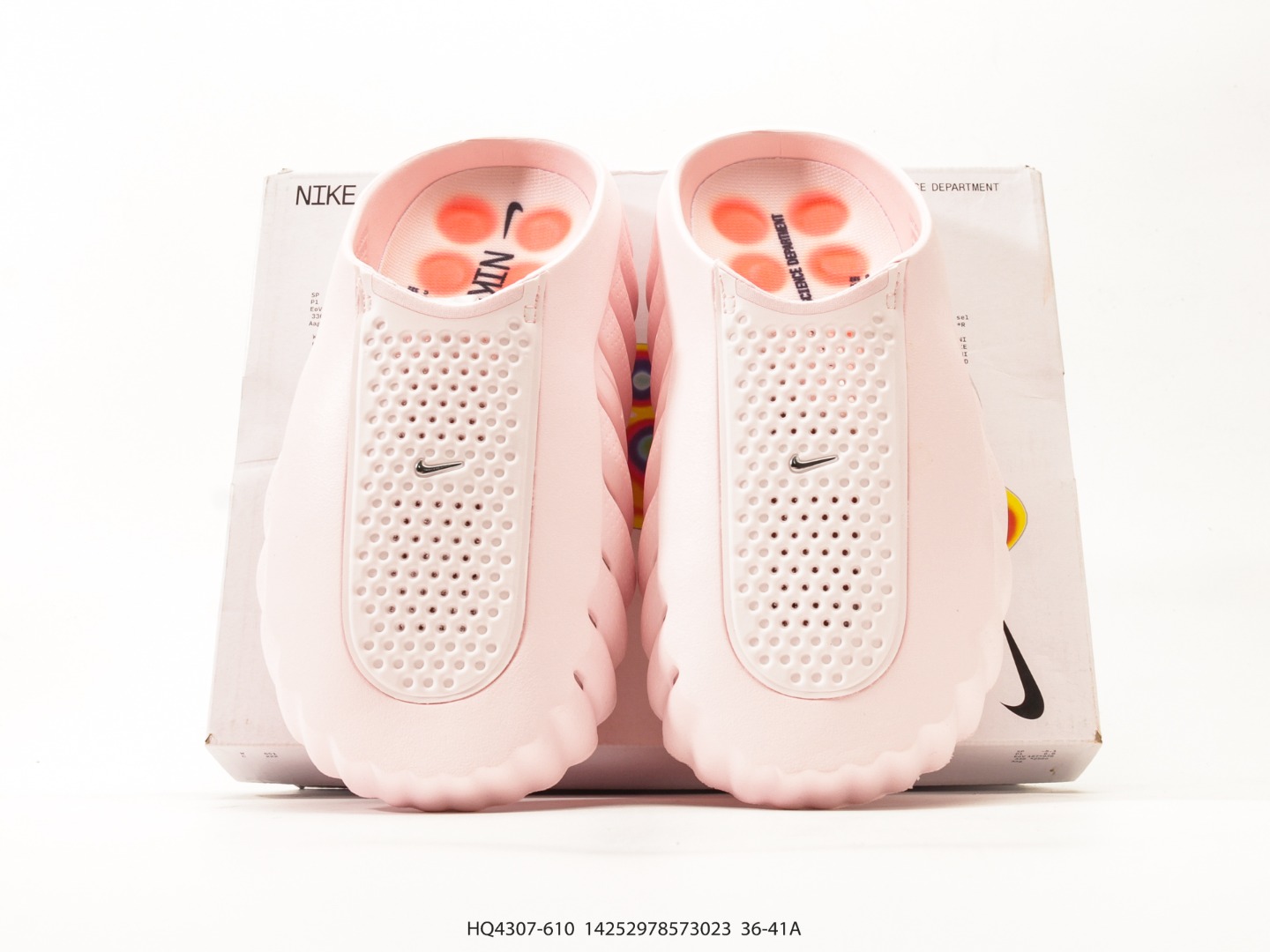 耐克Nike Mind 001 Recovery Slide 耐克 舒适柔软包头拖鞋黑科技产物 作为耐克首款结合神经科学研发的鞋款 它最大的设计在于鞋底 鞋底嵌有22个独立泡棉节点 上脚后能有效刺激足底触觉 搭配吸睛的外观 适合在运动后放松时穿着 带来独特体验 货号HQ4307-610#14252978573023