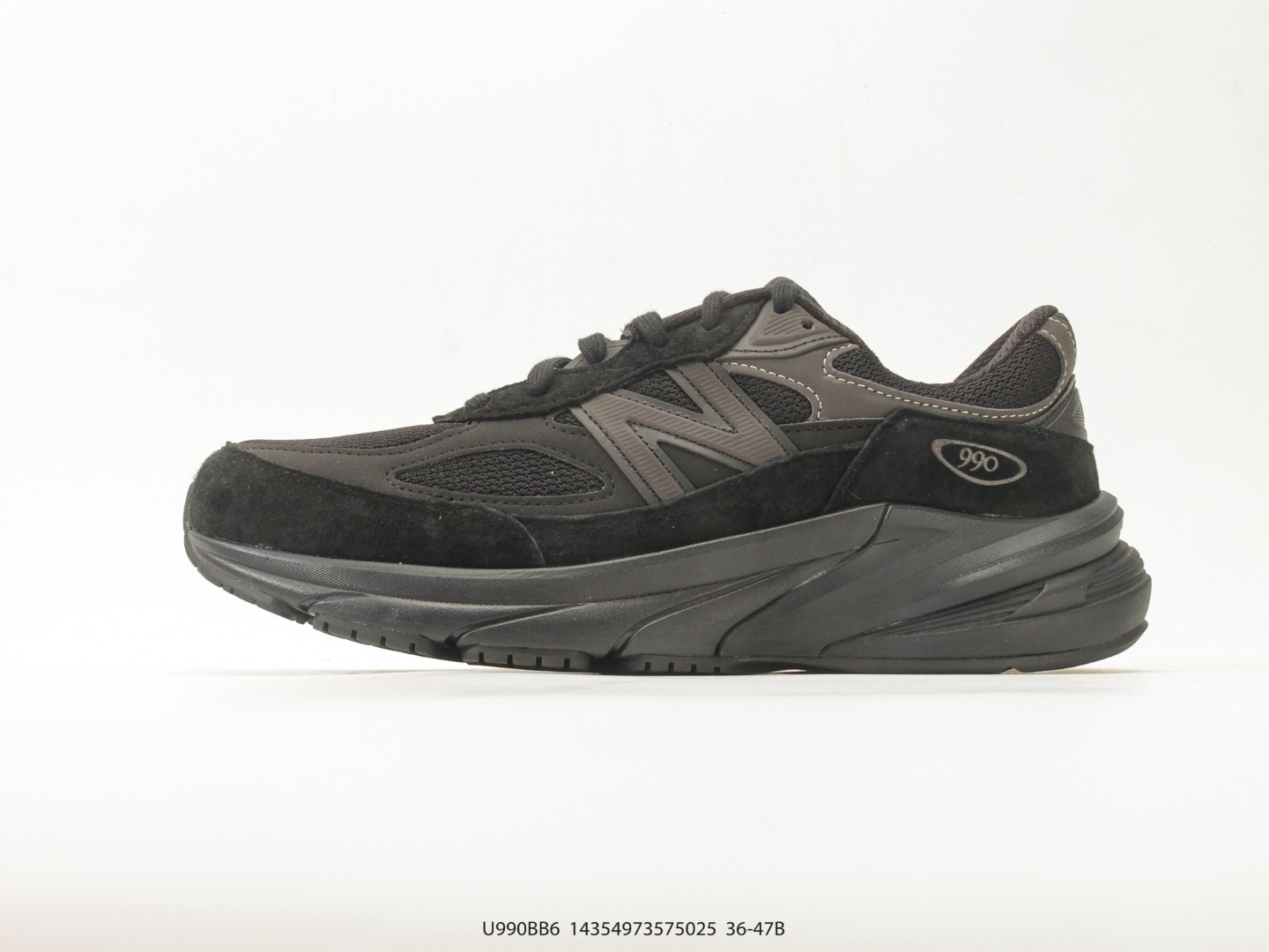 新百伦 New Balance NB9060小象蹄男女款9060舒适百搭老爹鞋.全新 9060 款式将经典风格与现代设计融合到日常多功能性中. 9060 重新诠释了源自经典 99X 型号的熟悉元素,其灵感来自于 Y2K 时代的未来主义和美学. 货号:U990BB6#14354973575025
