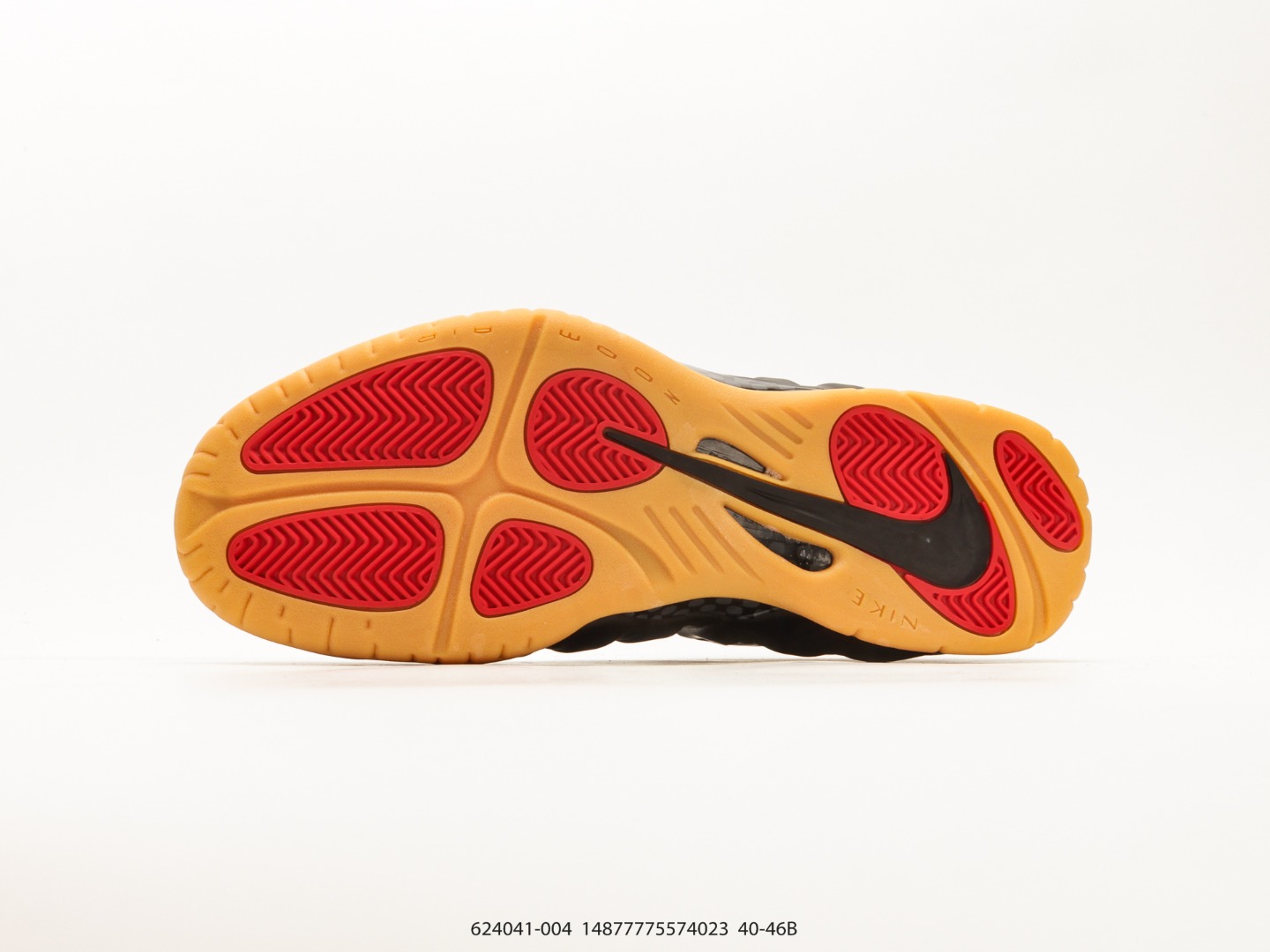 耐克 Air Foamposite Pro 实战运动篮球鞋,鞋身由结实而有韧性的Foamposite一体化成型鞋面构成,独特的外观美轮美,充满了未来感,鞋面内部采用了全长的Dynamic fit弹性内靴,柔软的填充使得鞋子的舒适性和包裹性大大增强,为脚部提供了良好的支撑保护,中底则延续了脚感澎湃的双层oom气垫与大面积碳板的缓震配置 货号:624041-004#14877775574023