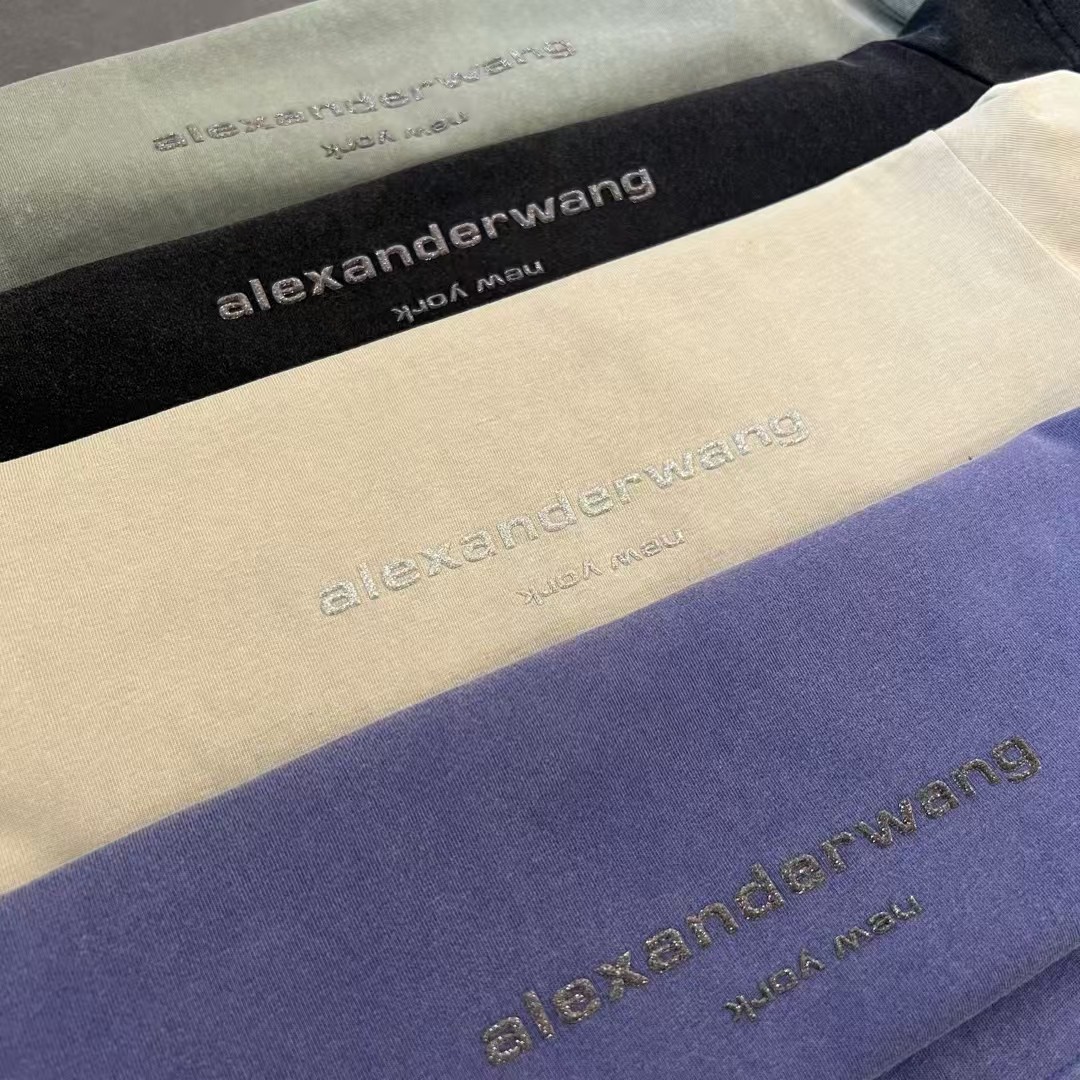 NO:321915,Alexanderwang 2025 Spring and Summer New Women's Small Edition Short Sleeve Tee!  Heavy industry washing and stir-frying snowflakes!  High-circular wave three-dimensional embossing!  Color black blue military green khaki S M L P,,T-shirt,alexander wang19860909Alexanderwang 2025 春夏新款 女式小版短袖Tee！重工洗水炒雪花工艺！高周波立体压花！ 颜色黑色 蓝色 军绿 卡其 码数S M L P,,T-shirt,alexander wang,Women's clothing