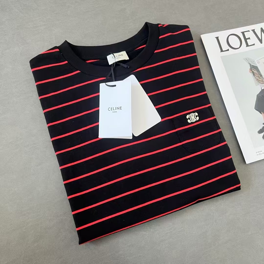 NO:321922,Celine 2025 Spring and Summer New Style, Plain Cotton Stripes!  The same style for men and women!  The chest patch pocket design triumphant small logo embroidery logo!  Color red stripes S M L, celine, alexander wang19860909Celine 2025 春夏新款 定织纯棉条纹！男女同款！胸前贴袋设计凯旋小标刺绣logo！ 颜色红色条纹 码数S M L,,celine,alexander wang,Women's clothing