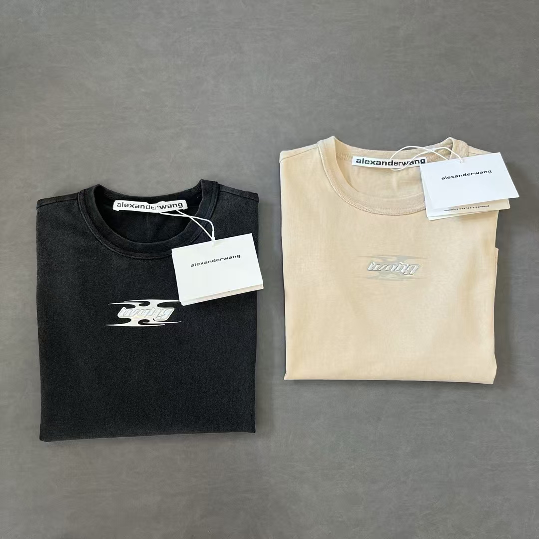 NO:321898,Alexanderwang Spring and Summer New Women's Small Edition Tee!  Heavy industry wash water and stir-fry snowflakes short-sleeved!  High Zhoubo three-dimensional embossed silver-silver logo on chest!  Color black khaki code number SML, T-shirt,alexander wang19860909Alexanderwang  春夏新款 女式小版Tee！重工洗水炒雪花短袖！胸前高周波立体压花烫银小花logo ！ 颜色黑色 卡其色 码数SML,,T-shirt,alexander wang,Women's clothing
