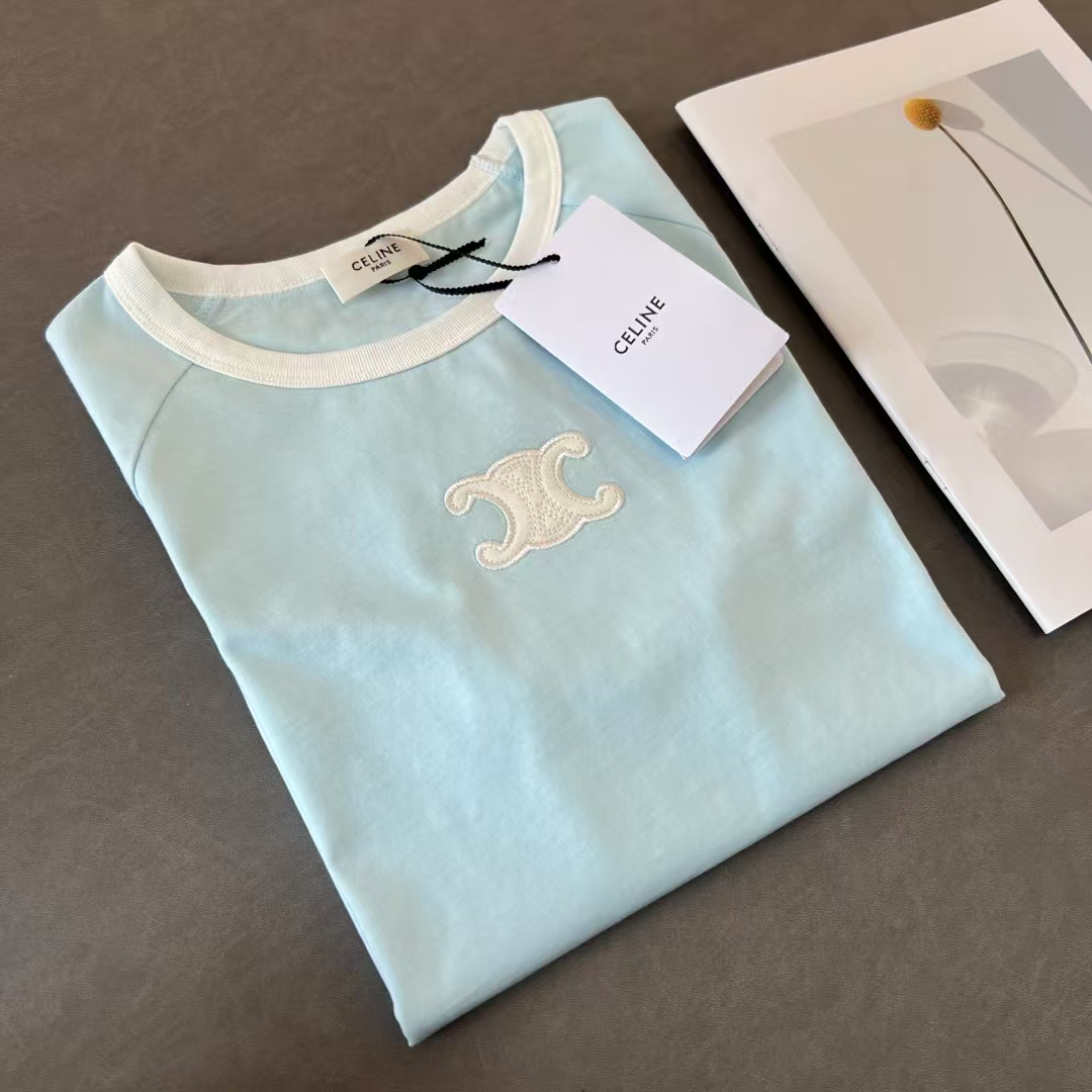 NO:321886,Celin* 2025 Spring and Summer New Women's Contrast Color Short Sleeve Tee!  195g pure cotton jersey!  Three-dimensional embroidery LOGO on the chest!  Light blue color code SML P, celine, T-shirt, alexander wang19860909Celin* 2025 春夏新款 女式撞色短袖Tee！195g纯棉平纹布！胸前立体绣花LOGO！ 颜色浅蓝色 码数SML P,,celine,T-shirt,alexander wang,Women's clothing