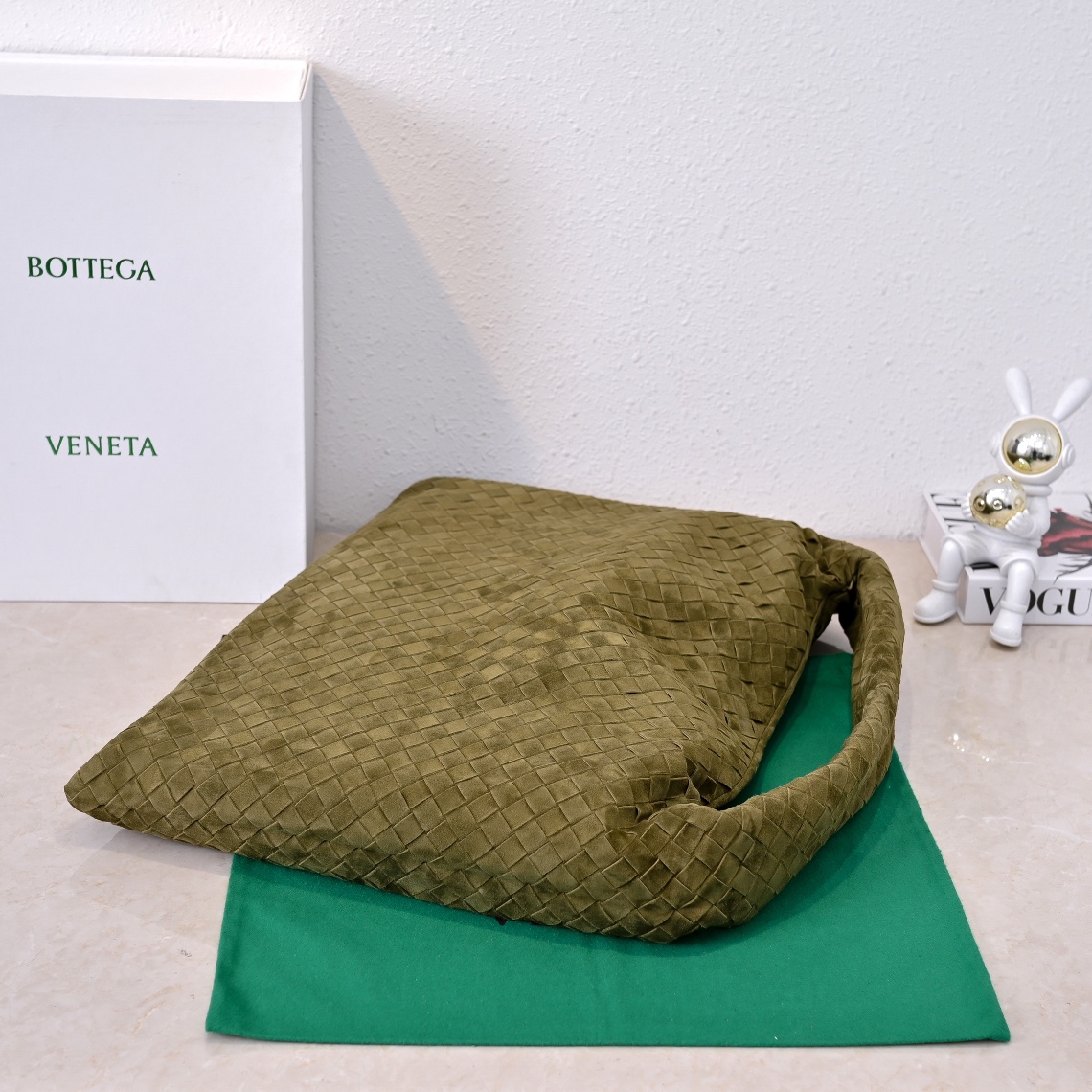 Bottega Veneta Classic Handcrafted Luxury Leather Shoulder Bag 4