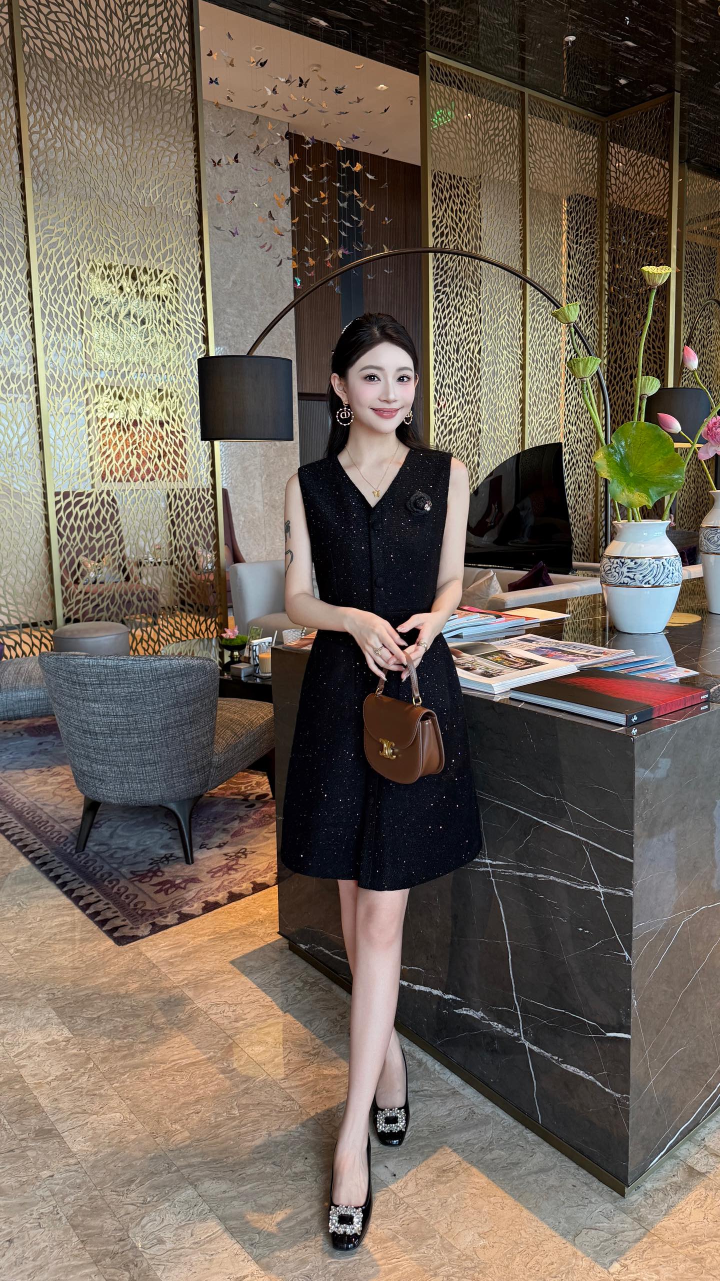 Elegant V-Neck Sleeveless A-Line Dress - Classic Chic, Perfect for Any Occasion