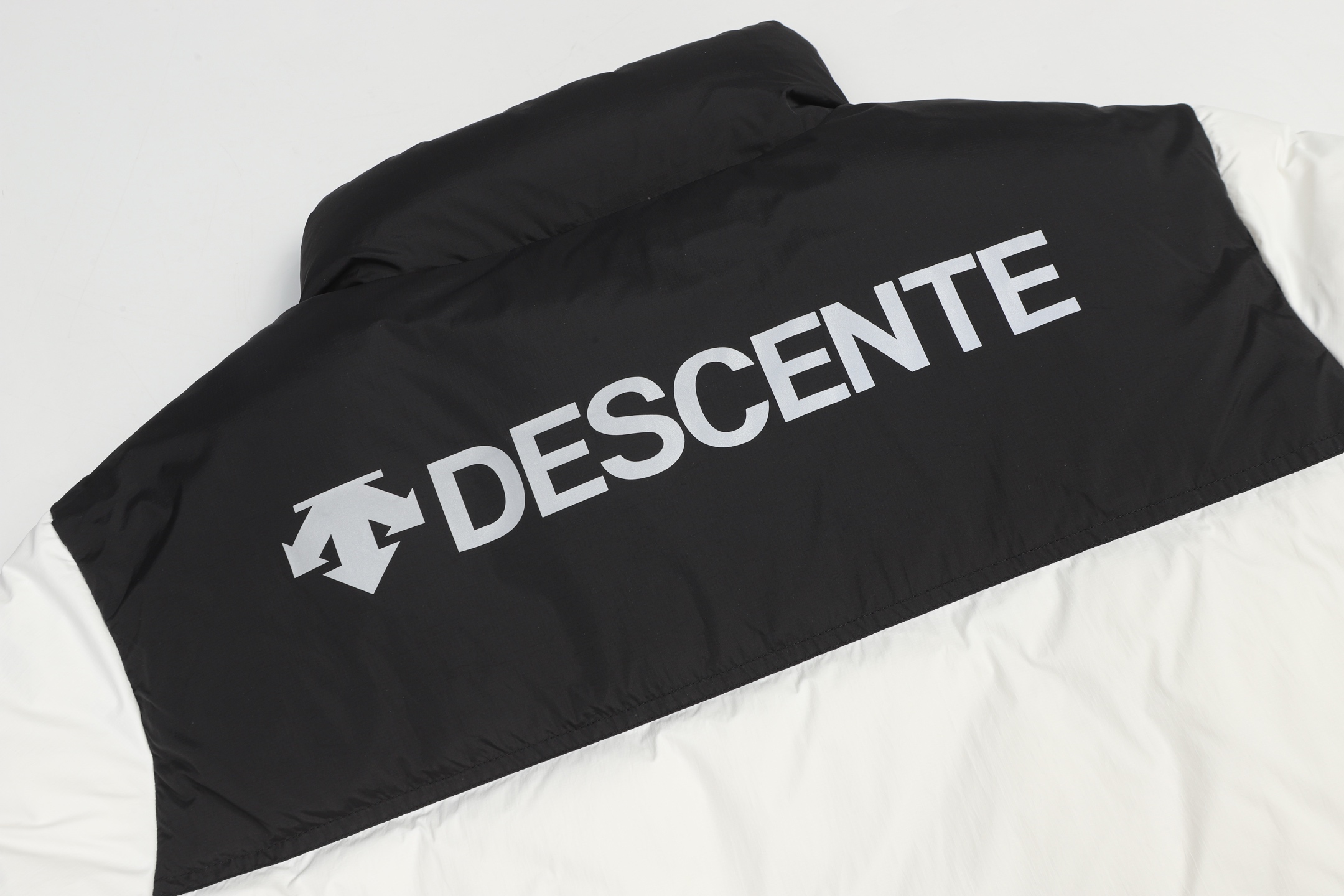 终端供应💰315

Descente丨迪桑特奥迪联名多标1.0羽绒服

Size：XS-XXL