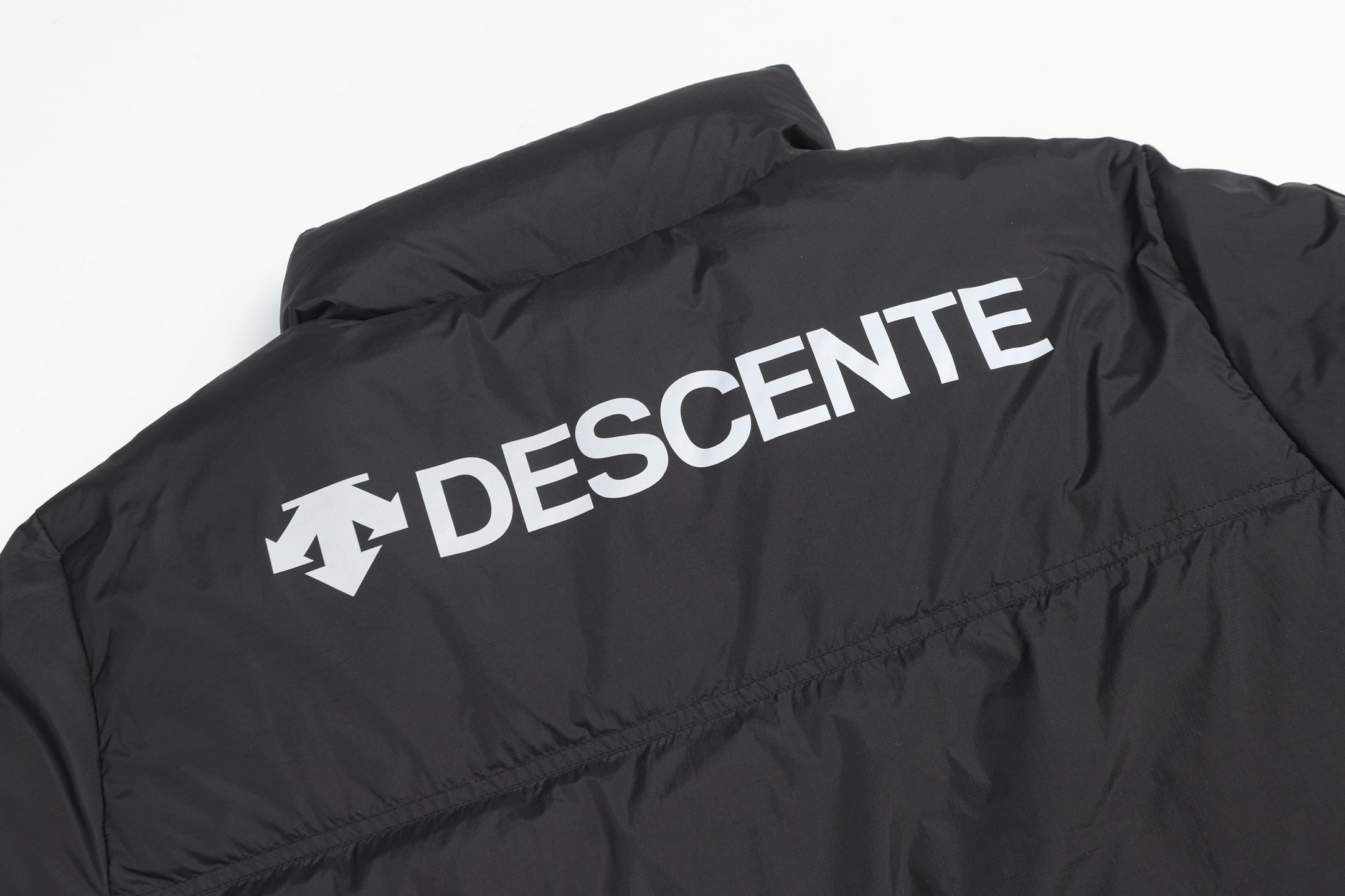 终端供应💰315

Descente丨迪桑特奥迪联名多标1.0羽绒服

Size：XS-XXL
