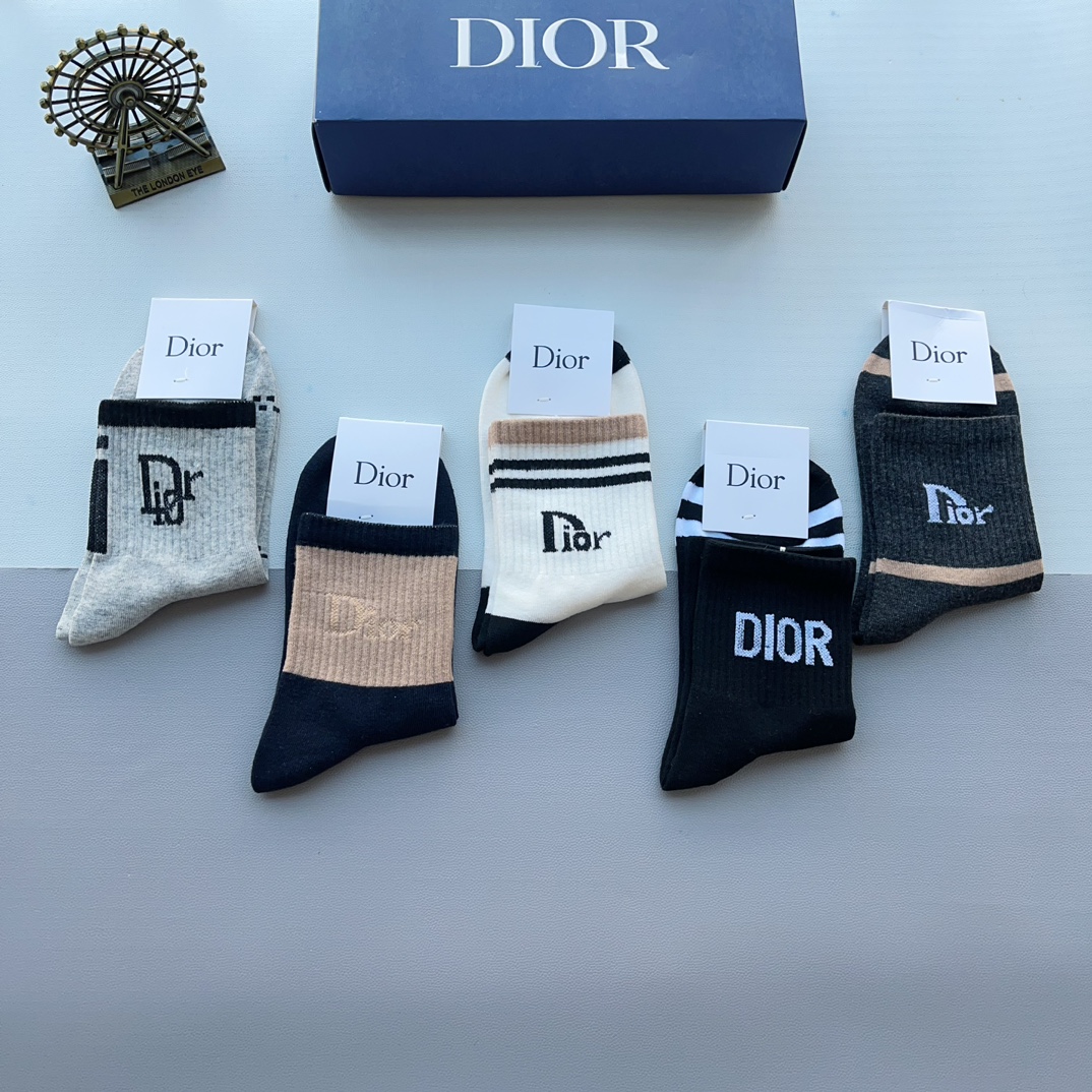 配包装一盒5双Dior迪奥新款字母罗口中筒袜子！爆款字母专柜同步中筒袜大牌出街潮人必备超好搭