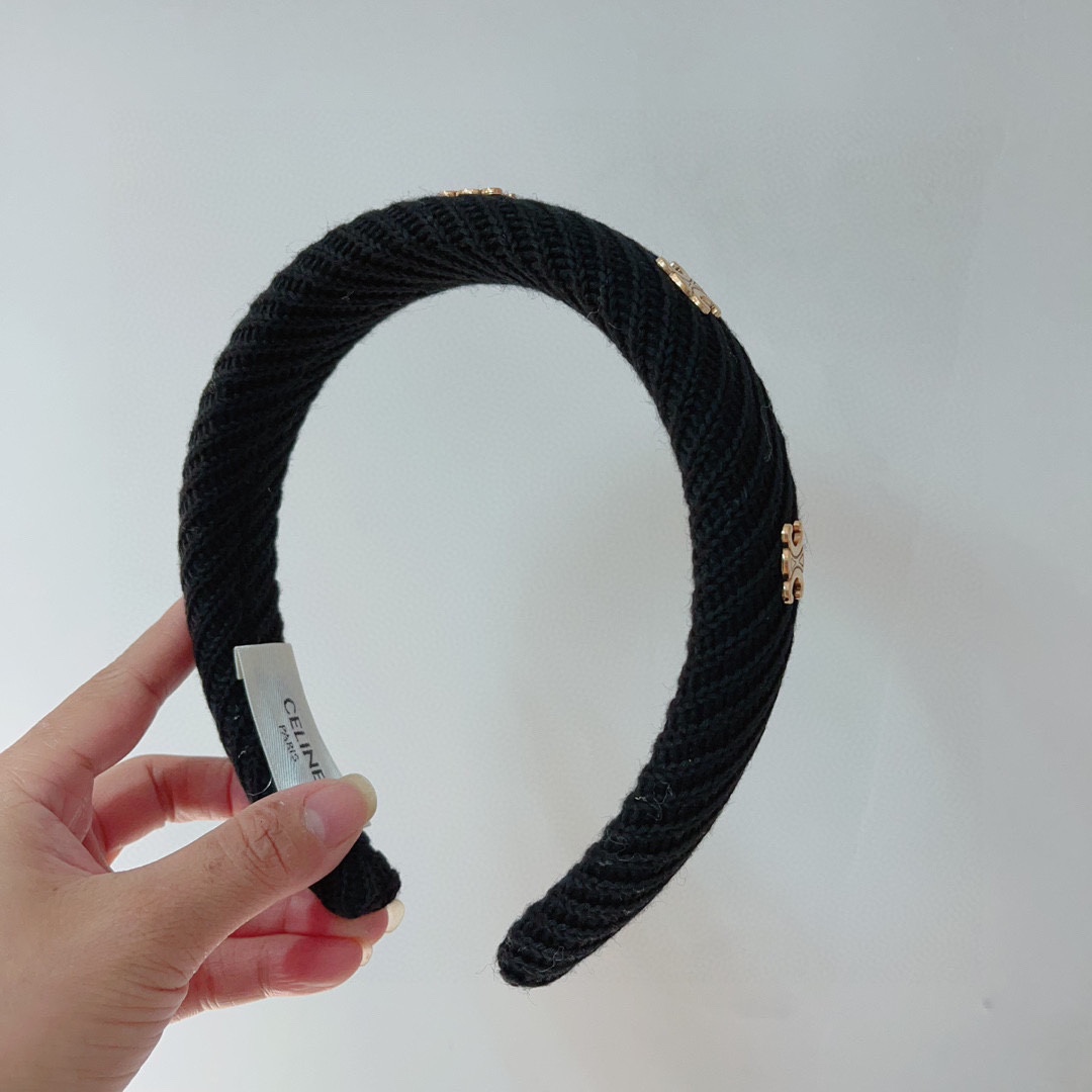 NO:275741,Packaging CELINE Internet celebrity popular product, comfortable to wear, stress-free, diamond-adhesive material, a must-have for styling!  Very fashionable and versatile!  A must-have goddess!  celebrity style. Hairpins, hairpins, celine, celine, hairpins19860909配包装 CELINE（赛琳）网红爆款,佩戴舒适无压力,贴钻材质,造型搭配必备！非常时尚百搭！女神必备！名媛范儿.发夹,发夹,celine,celine,hairpins,accessory