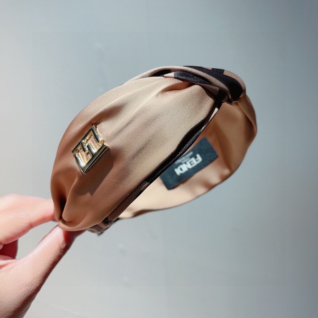 NO:275693,Packaging FENDI Popular new headbands, retro headbands, simple and versatile, a must-have for trendy women, super high-end!  hairpins, hairpins, fendi, fendi, hairpins19860909配包装 FENDI 芬迪 火爆新款发箍,复古头箍,简约百搭,潮女必备品,超级的高大上！发夹,发夹,fendi,fendi,hairpins,accessory