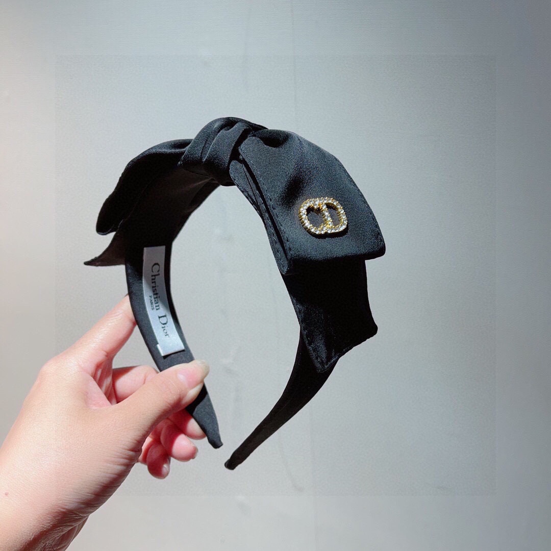 NO:275720,Packaging Dior (Dior) Popular new hairbands, original counter stock, let your charm bloom, the fresh lady style makes fashion simpler. Hairpins, hairpins, dior, dior, hairpins19860909配包装 Dior（迪奥） 火爆新款发箍,专柜原单货,让你的魅力绽放 清新淑女范让时尚更简单.发夹,发夹,dior,dior,hairpins,accessory