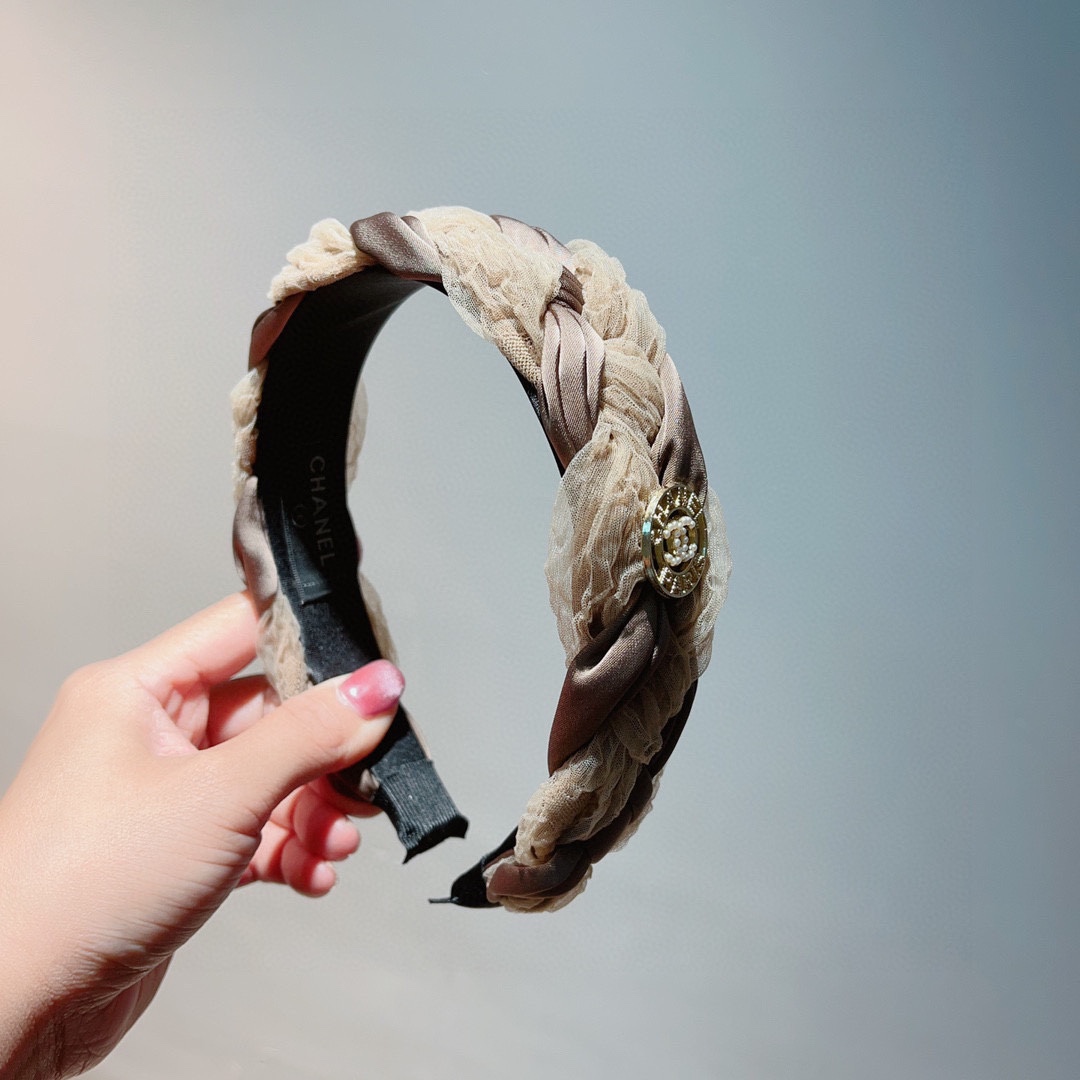 NO:275709,Packaging CHANEL's latest small fragrant headband, fragrant grandma headband, retro headband, popular internet celebrity products, super exquisite, fashionable and versatile!  hairpins, hairpins, chanel, chanel, hairpins19860909配包装 CHANEL（香奈儿）最新款小香发箍,香奶奶头箍,复古头箍,网红爆款推荐 超精致,时尚百搭！发夹,发夹,chanel,chanel,hairpins,accessory