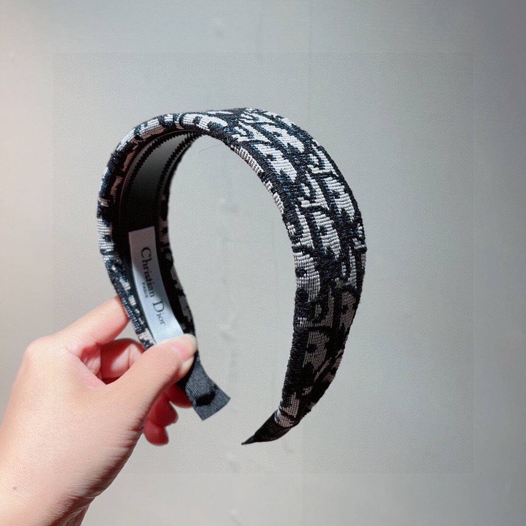 NO:275714,Packaging Dior (Dior) Popular new hairbands, original counter stock, let your charm bloom, the fresh lady style makes fashion simpler. Hairpins, hairpins, dior, dior, hairpins19860909配包装 Dior（迪奥） 火爆新款发箍,专柜原单货,让你的魅力绽放 清新淑女范让时尚更简单.发夹,发夹,dior,dior,hairpins,accessory
