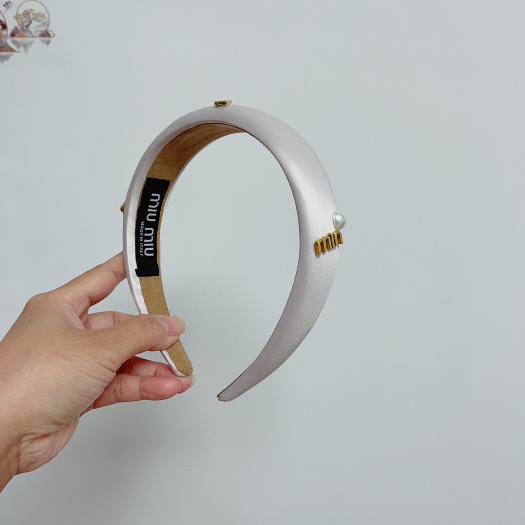 NO:275771,Packaging MIUMIU (Miao Miao) new autumn and winter headband, simple and versatile, a must-have for trendy women, super high-end!  hairpins, hairpins, miumiu, hairpins19860909配包装 MIUMIU（缪缪）秋冬新款发箍,简约百搭,潮女必备品,超级的高大上！发夹,发夹,miumiu,hairpins,accessory