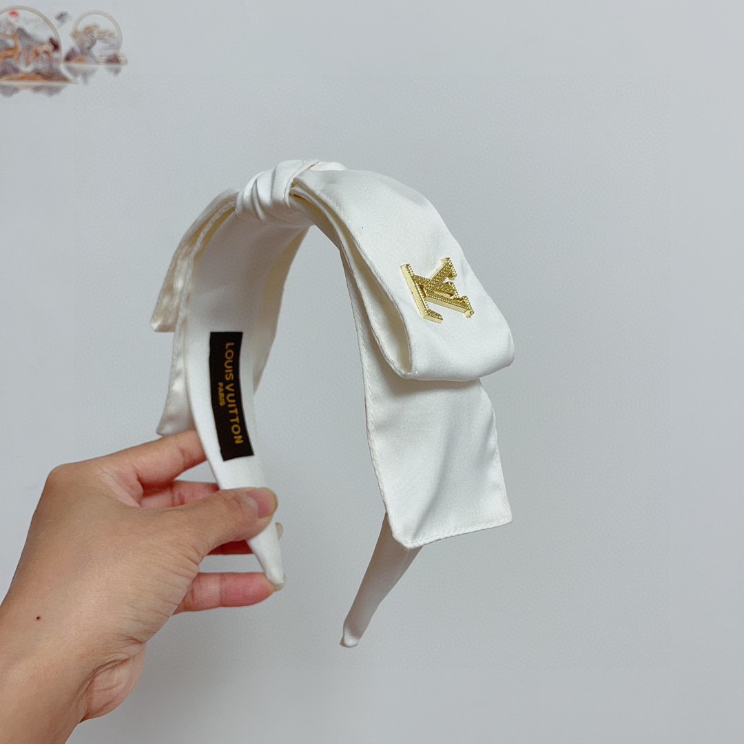 NO:276156,Packaging LV Louis Vuitton is popular with new headbands, fashionable headbands, the latest styles in the counter are coming to be fashionable and versatile, and goddess must enter!  hairpin, hairpin, louis vuitton, louis vuitton, hairpins19860909配包装 LV 路易威登 火爆新款发箍,时尚头箍,专柜最最新款来袭时尚百搭,女神必入 ！发夹,发夹,louis vuitton,louis vuitton,hairpins,accessory