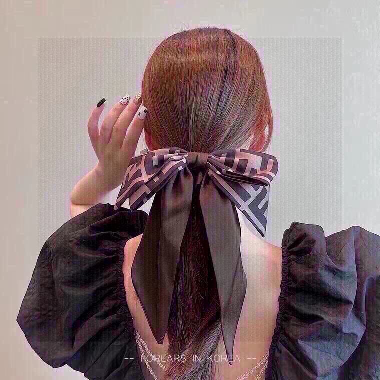 NO:276161,Packaging FENDI Original single imported intestine ring, classic double-layer bow ribbon, hair ring, counter quality, retro classic style, high-end and atmospheric, and celebrity style!  hairpins, hairpins, fendi, fendi, hairpins19860909配包装 FENDI（芬迪） 原单进口肠圈,经典双层蝴蝶结飘带 发圈,专柜品质,复古经典款, 高端大气,名媛范儿！发夹,发夹,fendi,fendi,hairpins,accessory