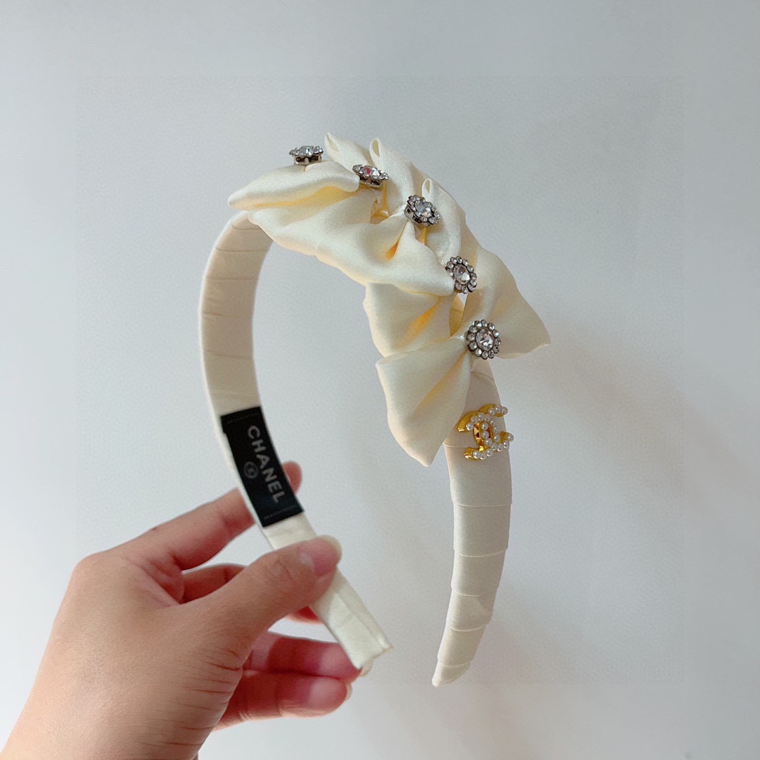 NO:276193,With packaging CHANEL's latest small fragrant headband, retro bow headband, popular internet celebrity products, super exquisite, fashionable and versatile!  hairpins, hairpins, chanel, chanel, hairpins19860909配包装 CHANEL（香奈儿）最新款小香发箍,复古蝴蝶结头箍,网红爆款推荐 超精致,时尚百搭！发夹,发夹,chanel,chanel,hairpins,accessory