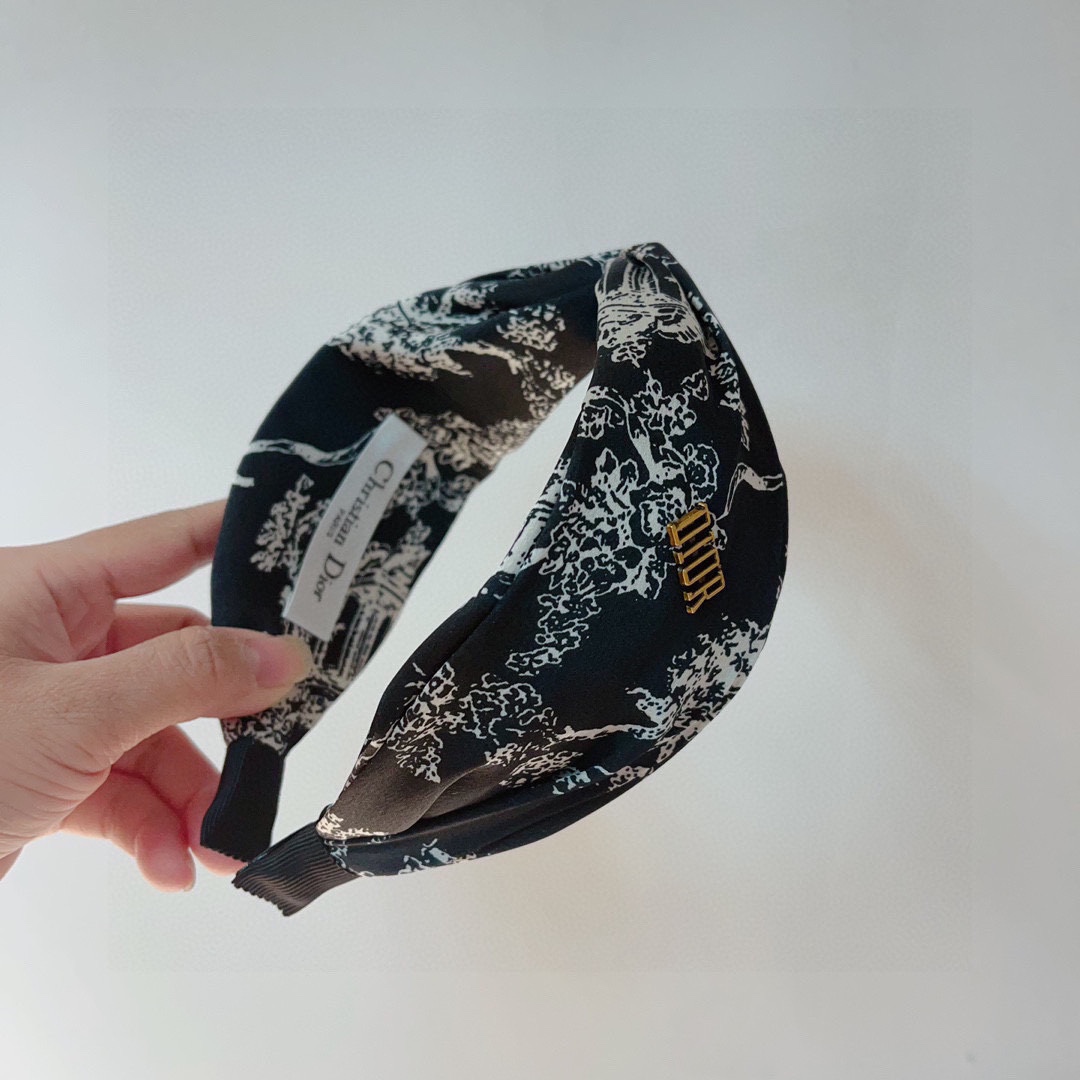 NO:276216,Packaging Dior (Dior) Popular new hairbands, counter quality, let your charm bloom, the fresh ladylike style makes fashion simpler. Hairpins, hairpins, dior, dior, hairpins19860909配包装 Dior（迪奥） 火爆新款发箍,专柜品质 让你的魅力绽放 清新淑女范让时尚更简单.发夹,发夹,dior,dior,hairpins,accessory