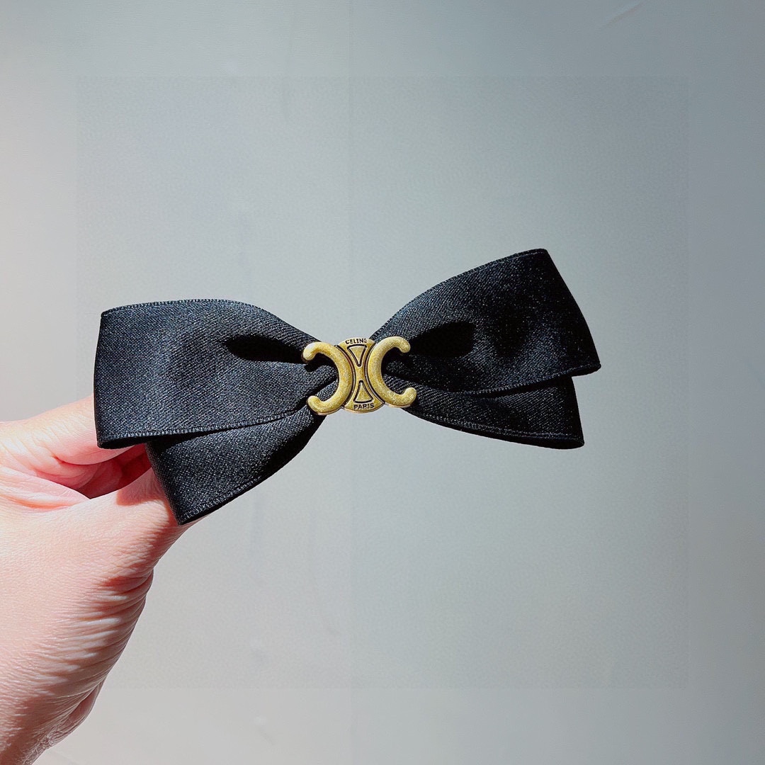NO:276227,Packaged CELINE Arc de Triomphe new hairpin, classic letters large bow spring clip, super exquisite, it will be awesome when you turn pictures!  Counter shipping hairpins, hairpins, celine, celine, hairpins19860909配包装 CELINE（赛琳） 凯旋门新款发夹,经典字母大蝴蝶结弹簧夹, 超精致,转图必爆哈！专柜出货发夹,发夹,celine,celine,hairpins,accessory