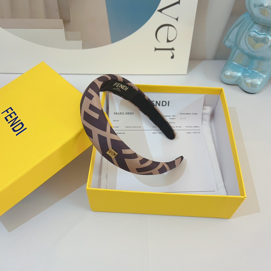 NO:276236,Packaging FENDI Internet celebrity letter pattern headband, retro headband, simple and versatile, a must-have for trendy women, super high-end!  hairpins, hairpins, fendi, fendi, hairpins19860909配包装 FENDI 芬迪 网红字母图案发箍,复古头箍,简约百搭,潮女必备品,超级的高大上！发夹,发夹,fendi,fendi,hairpins,accessory