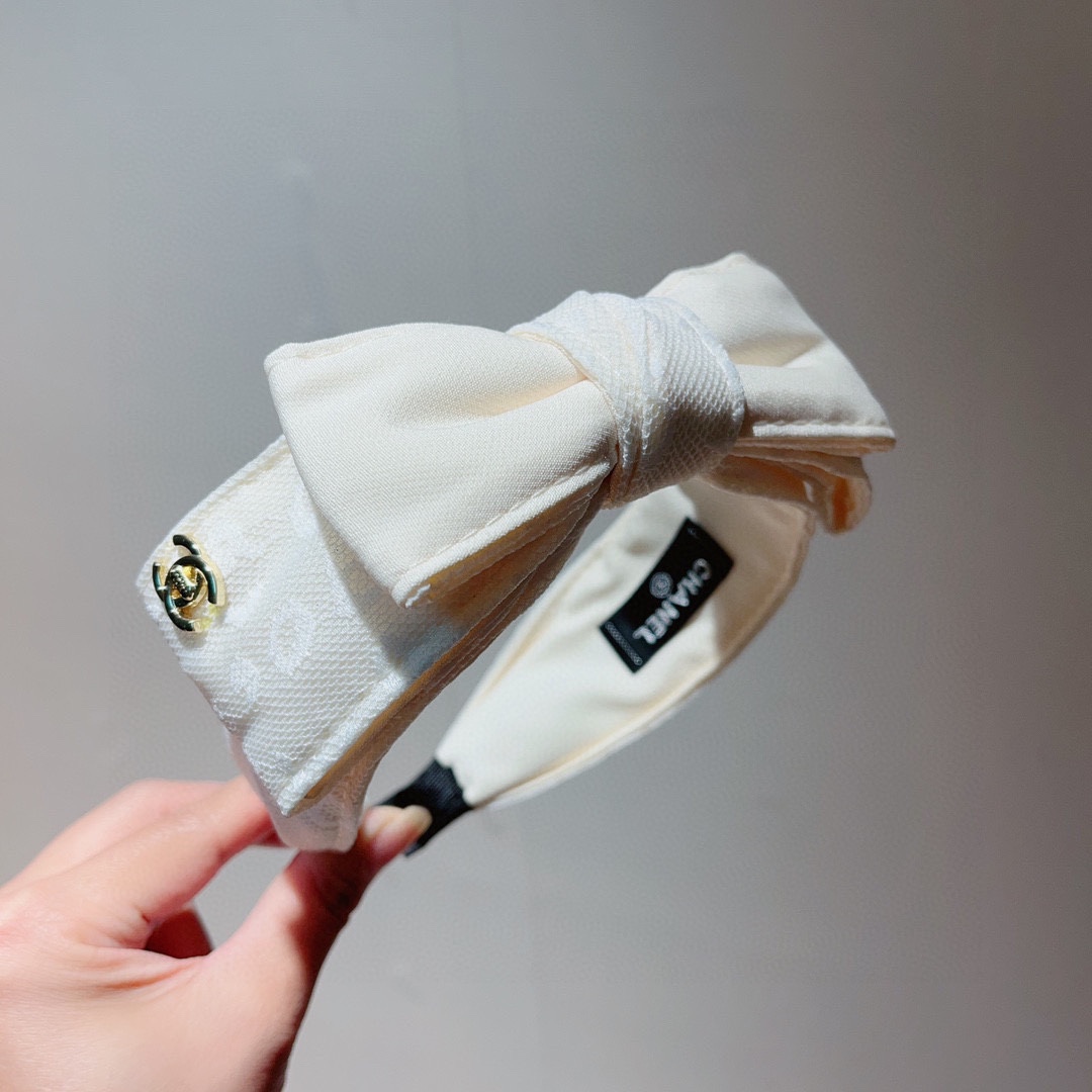 NO:276371,With packaging CHANEL's latest small fragrant headband, retro headband, popular internet celebrity products recommended, super exquisite, fashionable and versatile!  hairpins, hairpins, chanel, chanel, hairpins19860909配包装 CHANEL（香奈儿）最新款小香发箍,复古头箍,网红爆款推荐 超精致,时尚百搭！发夹,发夹,chanel,chanel,hairpins,accessory