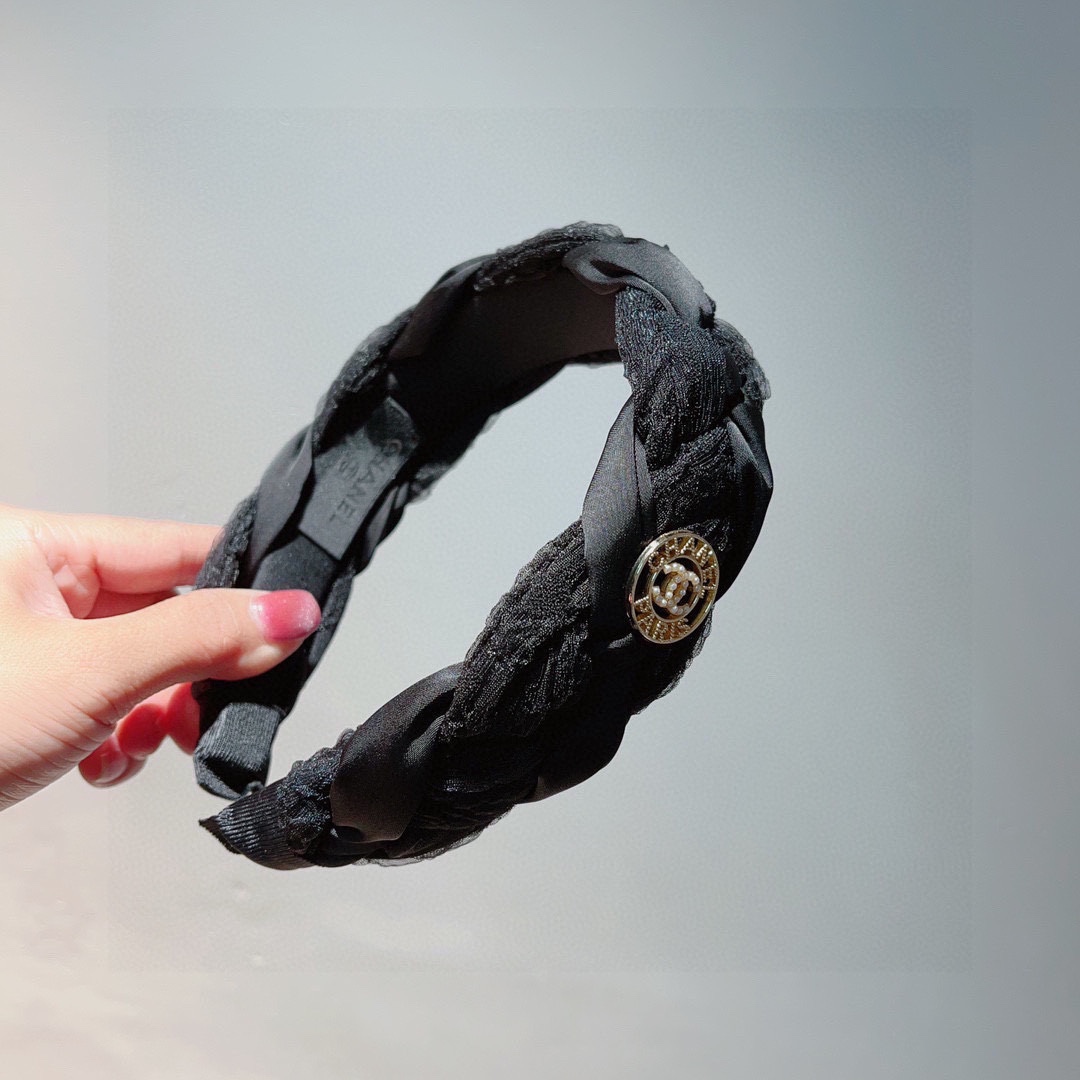 NO:276362,Packaging CHANEL's latest small fragrant headband, fragrant grandma headband, retro headband, popular internet celebrity products, super exquisite, fashionable and versatile!  hairpins, hairpins, chanel, chanel, hairpins19860909配包装 CHANEL（香奈儿）最新款小香发箍,香奶奶头箍,复古头箍,网红爆款推荐 超精致,时尚百搭！发夹,发夹,chanel,chanel,hairpins,accessory