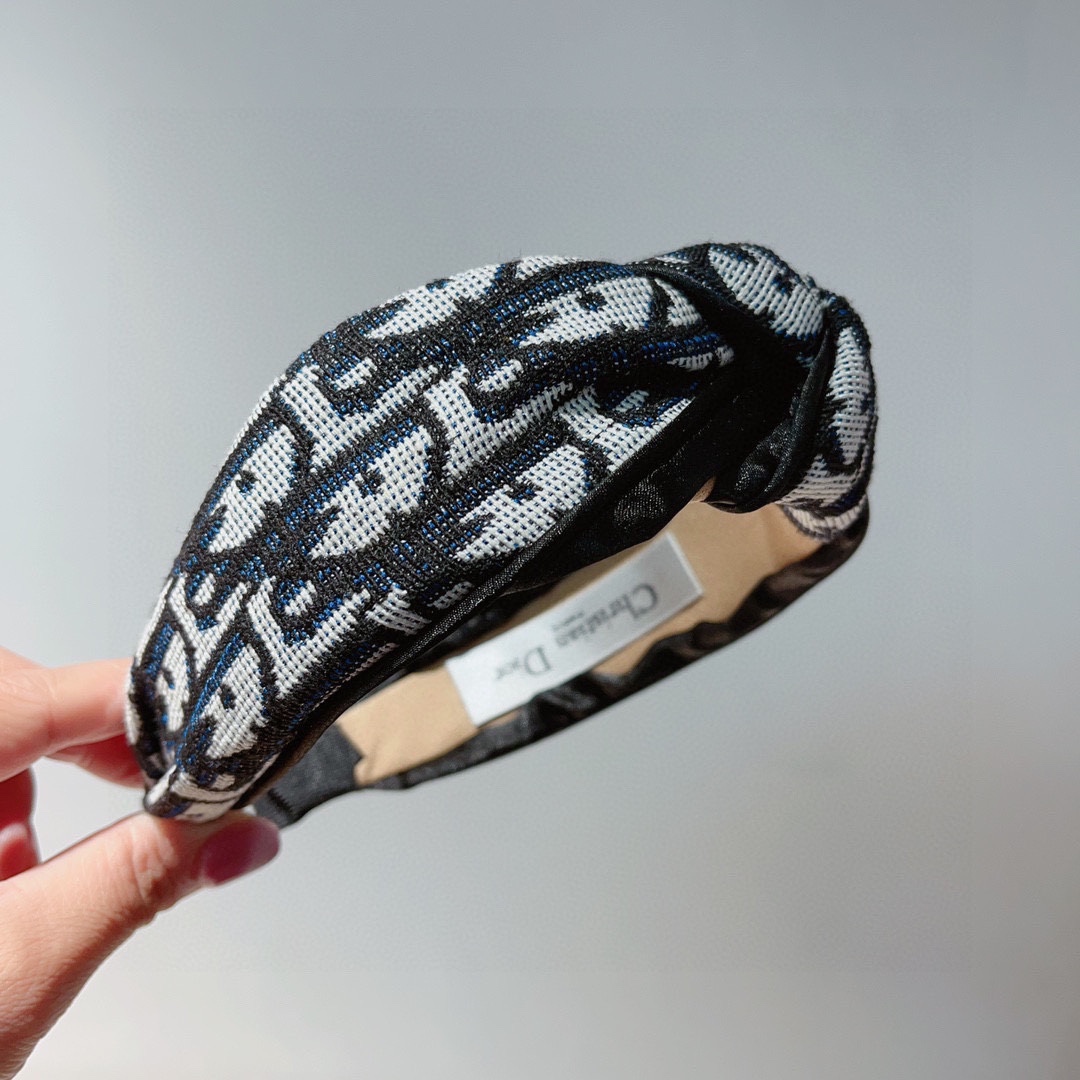 NO:276526,Packaging Dior (Dior) Popular new hairbands, original counter stock, let your charm bloom, the fresh lady style makes fashion simpler. Hairpins, hairpins, dior, dior, hairpins19860909配包装 Dior（迪奥） 火爆新款发箍,专柜原单货,让你的魅力绽放 清新淑女范让时尚更简单.发夹,发夹,dior,dior,hairpins,accessory