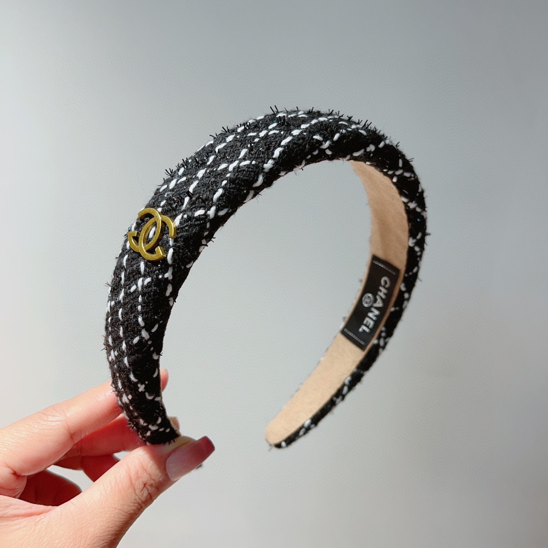 NO:276543,Packaging CHANEL's latest small fragrant headband, new colored huge face-showing small headband, recommended popular internet celebrity products with high-end dual C, super exquisite, fashionable and versatile!  hairpins, hairpins, chanel, chanel, hairpins19860909配包装 CHANEL（香奈儿）最新款小香发箍,新品彩色巨显脸小头箍,网红爆款推荐 搭配高端双Ｃ ,超精致,时尚百搭！发夹,发夹,chanel,chanel,hairpins,accessory
