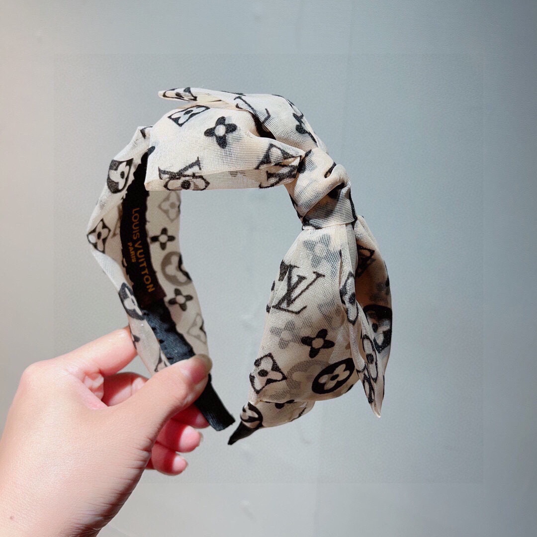 NO:276742,Packaging LV Louis Vuitton is popular with new headbands, fashionable headbands, the latest styles in the counter are coming to be fashionable and versatile, and goddess must enter!  hairpin, hairpin, louis vuitton, louis vuitton, hairpins19860909配包装 LV 路易威登 火爆新款发箍,时尚头箍,专柜最最新款来袭时尚百搭,女神必入 ！发夹,发夹,louis vuitton,louis vuitton,hairpins,accessory