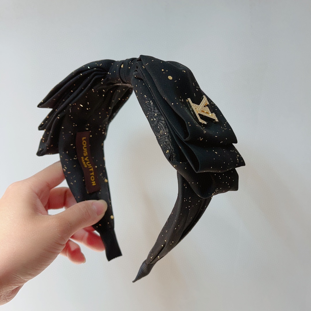 NO:276665,Packaged by LV Louis Vuitton, popular new headband, large bow-shaped headband, the latest styles in the counter are coming to be fashionable and versatile, and goddess must enter!  hairpin, hairpin, louis vuitton, louis vuitton, hairpins19860909配包装 LV 路易威登 火爆新款发箍,大蝴蝶结时尚头箍,专柜最最新款来袭时尚百搭,女神必入 ！发夹,发夹,louis vuitton,louis vuitton,hairpins,accessory