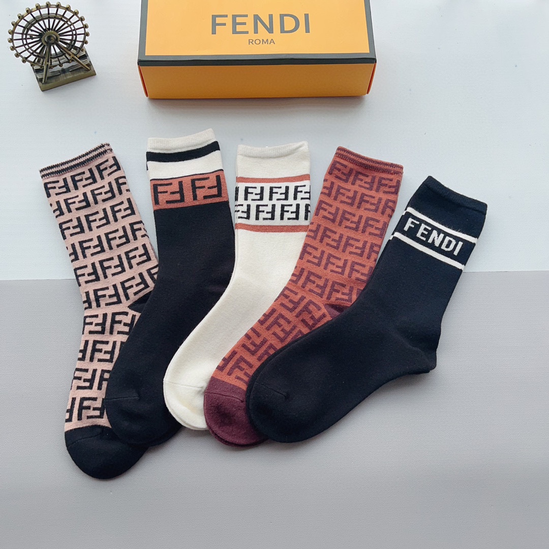 配包装一盒5双FENDI芬迪经典兔绒长款袜子️高版本材质柔软秒杀市场普通货经典的双F图案logo专柜同步