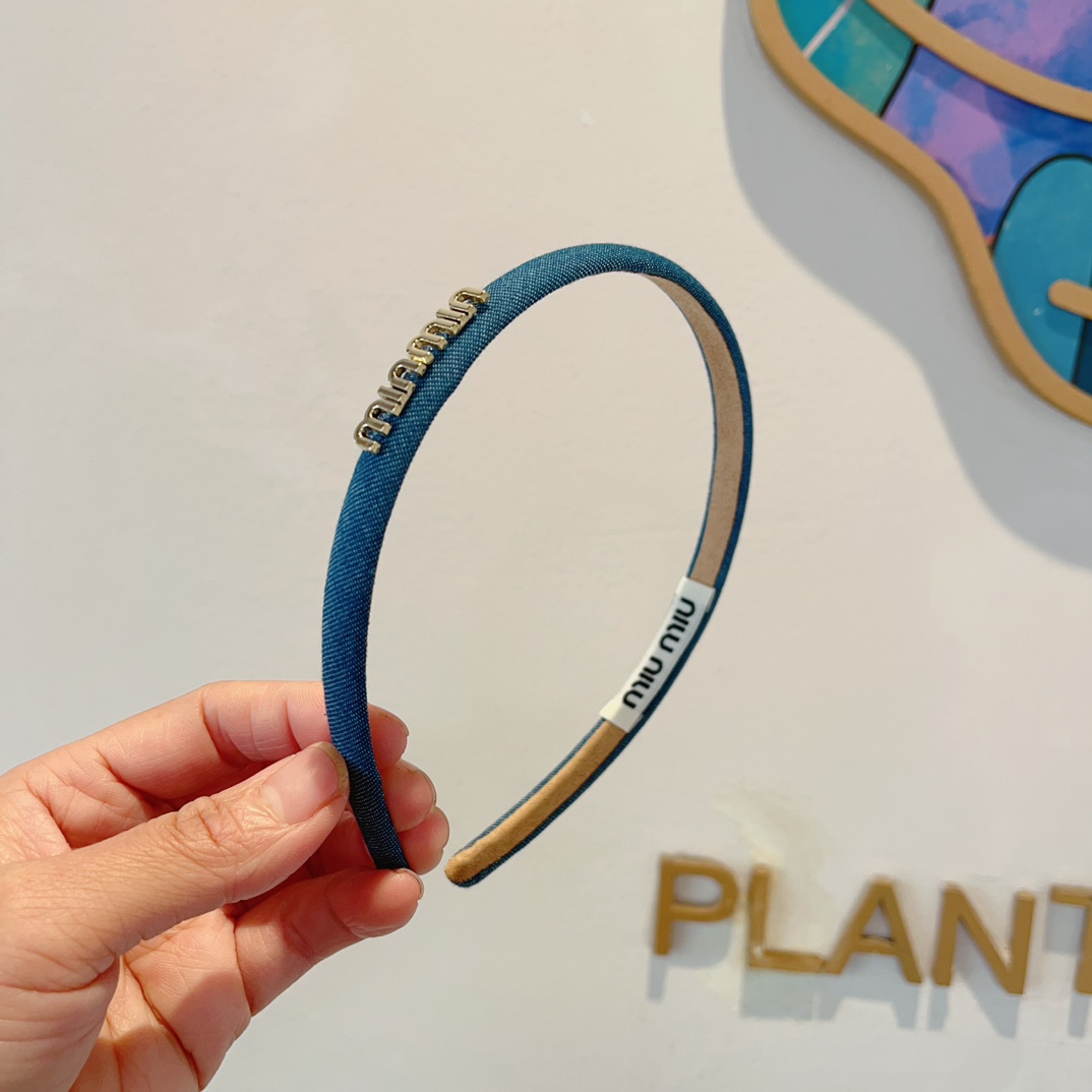 NO:276900,Packaging MIUMIU's new handmade narrow version denim headband, original single product, simple and versatile, a must-have for trendy women, super high-end!  Hair accessories, hairpins, miumiu, hairpins19860909配包装 MIUMIU（缪缪）新款手工制作窄版牛仔发箍,原单货,简约百搭,潮女必备品,超级的高大上！发饰,发夹,miumiu,hairpins,accessory