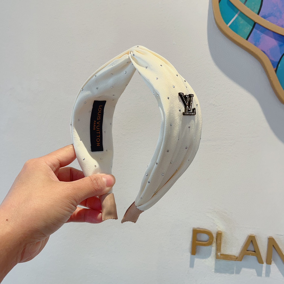 NO:276891,Packaging LV Louis Vuitton is popular with new wide version of headbands, fashionable headbands, the latest styles of the counter are coming to be fashionable and versatile, and goddess must enter!  hair accessories, hairpins, louis vuitton, louis vuitton, hairpins19860909配包装 LV 路易威登 火爆新款宽版发箍,时尚头箍,专柜最最新款来袭时尚百搭,女神必入 ！发饰,发夹,louis vuitton,louis vuitton,hairpins,accessory