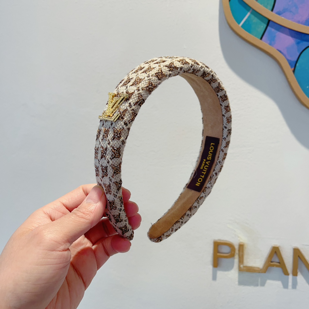 NO:276899,Packaging LV Louis Vuitton is popular with new Korean fabric plaid headbands, fashionable headbands, the latest internet celebrity style is coming to be fashionable and versatile, and goddess must enter!  hair accessories, hairpins, louis vuitton, louis vuitton, hairpins19860909配包装 LV 路易威登 火爆新款韩版布艺格子发箍,时尚头箍,网红最新款来袭时尚百搭,女神必入！发饰,发夹,louis vuitton,louis vuitton,hairpins,accessory