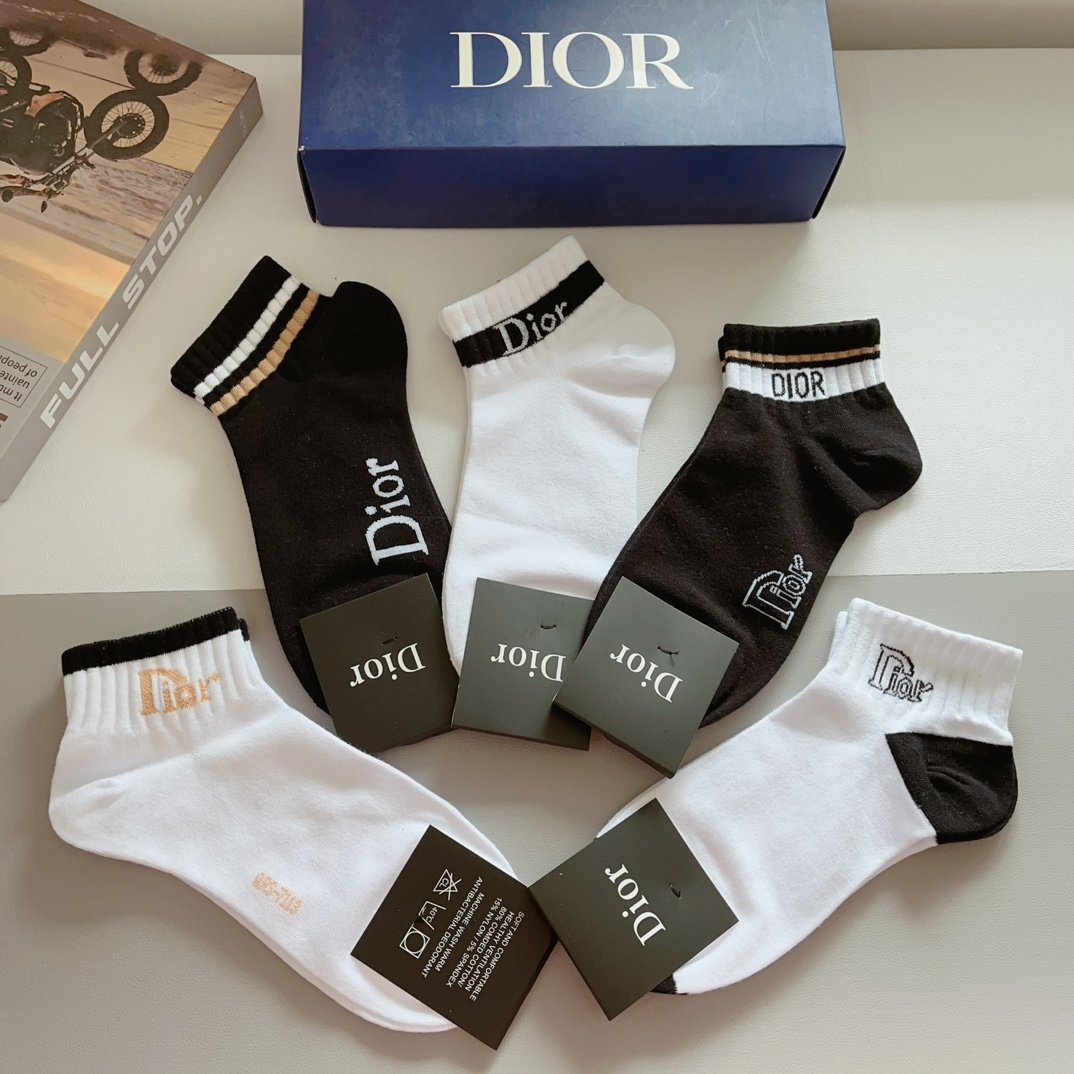 配包装一盒5双Dior迪奥新款字母罗口短筒袜子！爆款字母专柜同步袜子大牌出街潮人必备超好搭