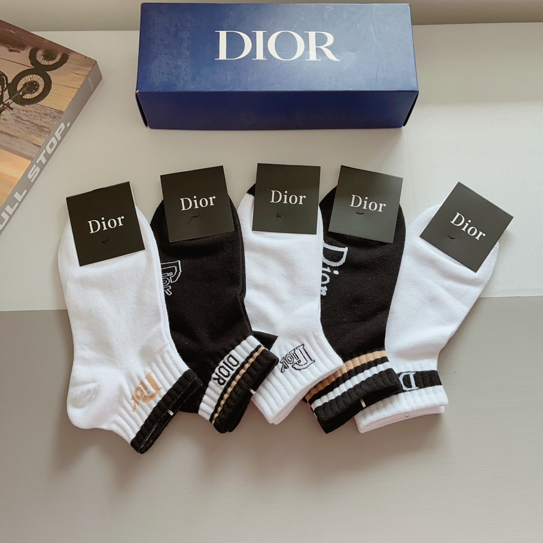 配包装一盒5双Dior迪奥新款字母罗口短筒袜子！爆款字母专柜同步袜子大牌出街潮人必备超好搭