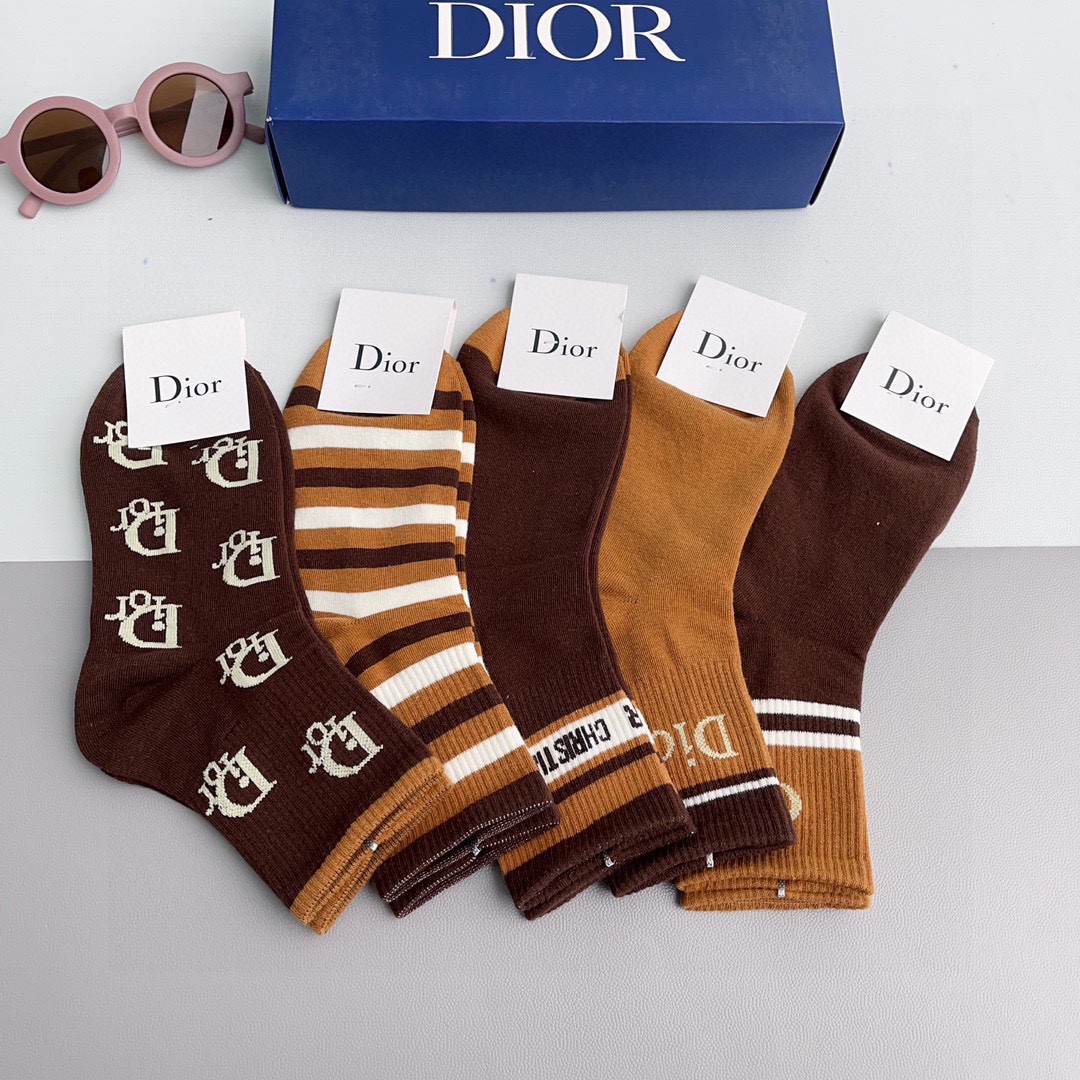 配包装一盒5双Dior迪奥新款字母罗口长筒袜子！爆款字母专柜同步长筒袜大牌出街潮人必备超好搭