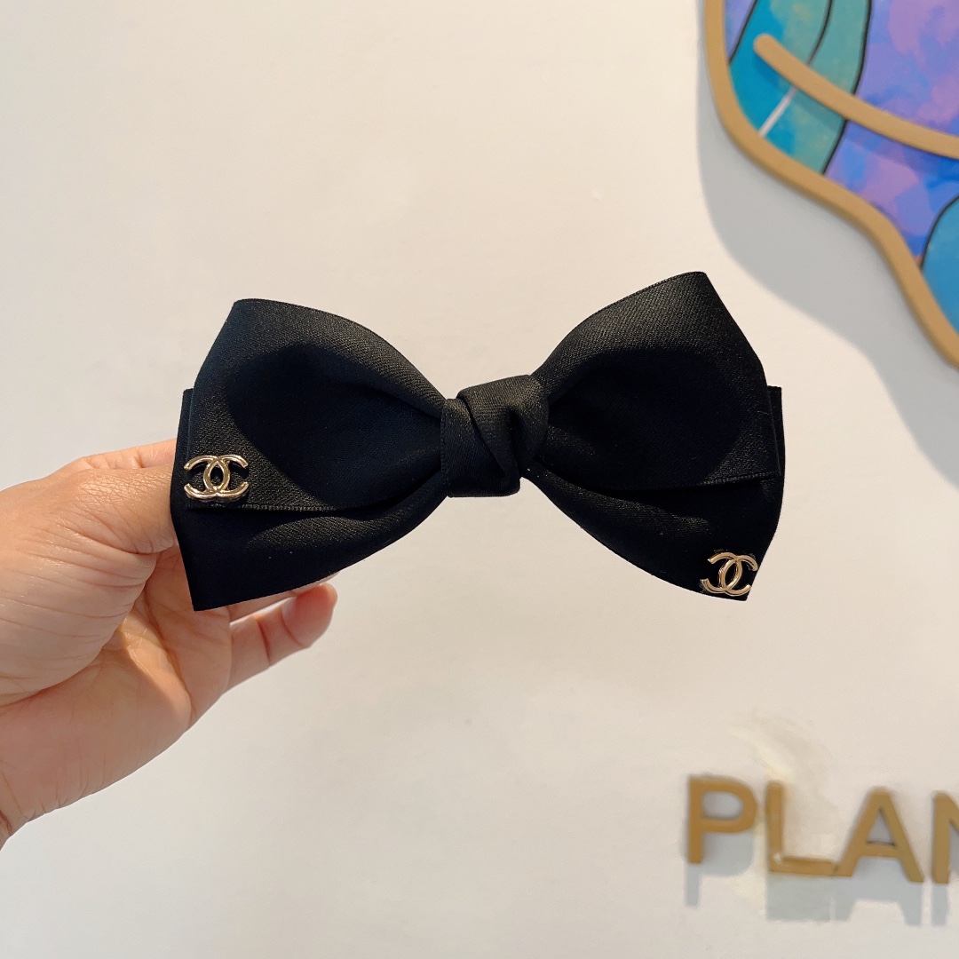 NO:277874,Packaging CHANEL (Chanel) celebrity-like bow-clip hair clip, slingshot clip, internet celebrity recommended style, retro bow style, super versatile!  Recommended by knocking on the blackboard, letting you become a big brand instantly!  hairpins, hairpins, chanel, chanel, hairpins19860909配包装 CHANEL（香奈儿）明星同款蝴蝶结抓夹发夹 弹弓夹 网红推荐款 复古蝴蝶结款,超级百搭哦！敲黑板推荐,让你秒变大牌范儿！发夹,发夹,chanel,chanel,hairpins,accessory